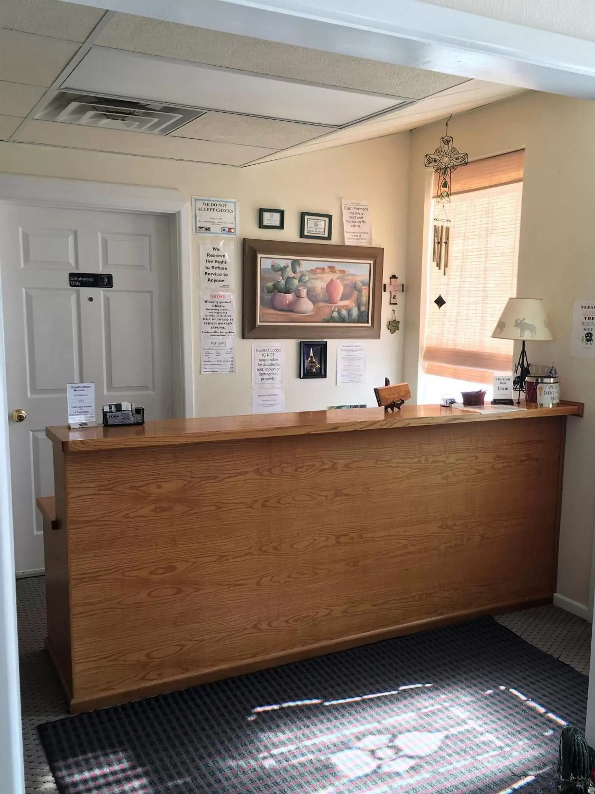 Lobby/Reception in Hunters Lodge Motel