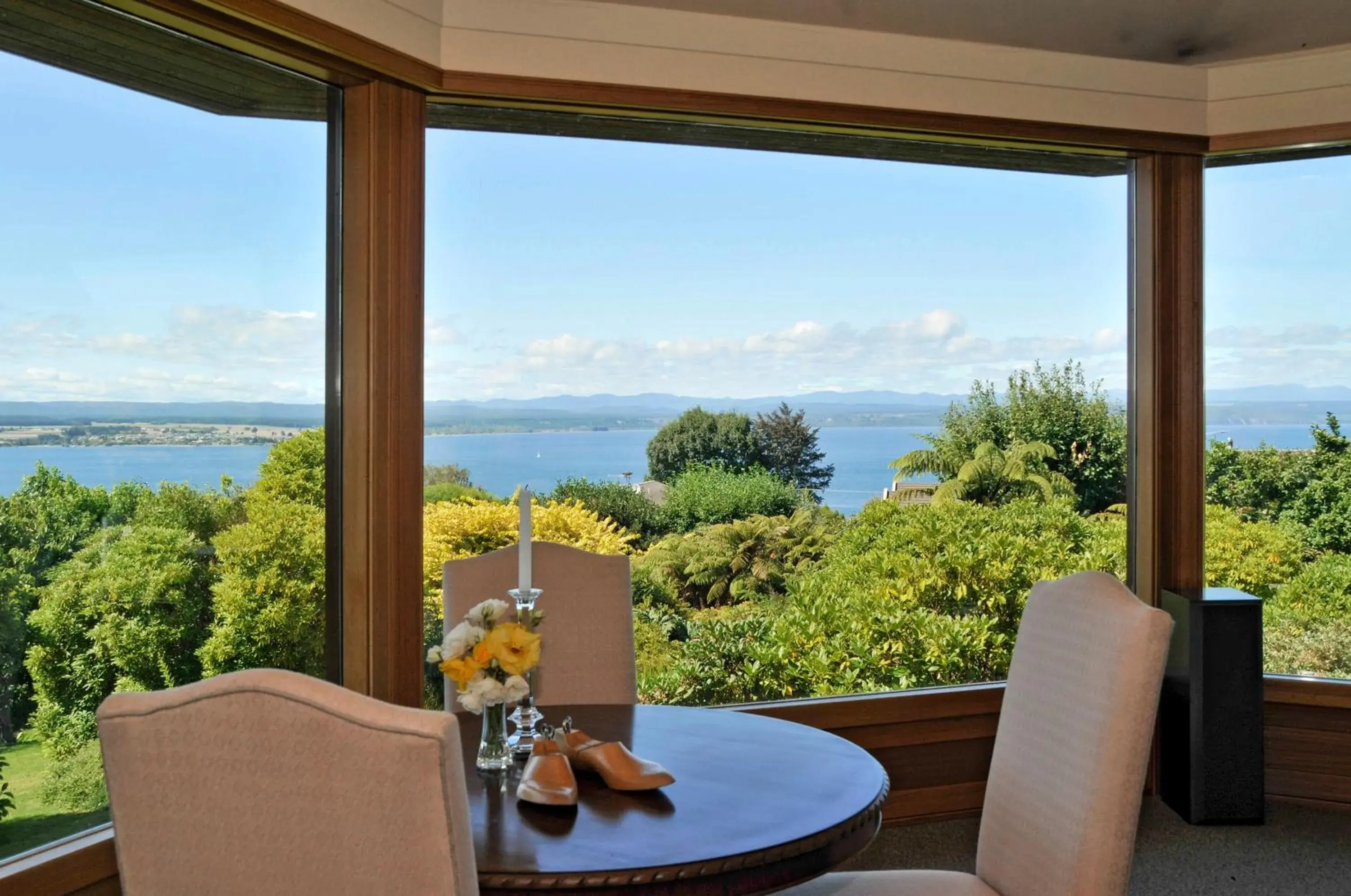 Dining area in Lake Taupo Lodge