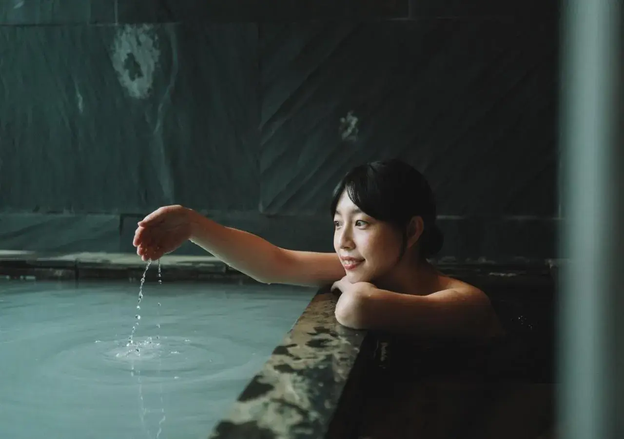 Hot Spring Bath, Swimming Pool in Hotel Royal Beitou