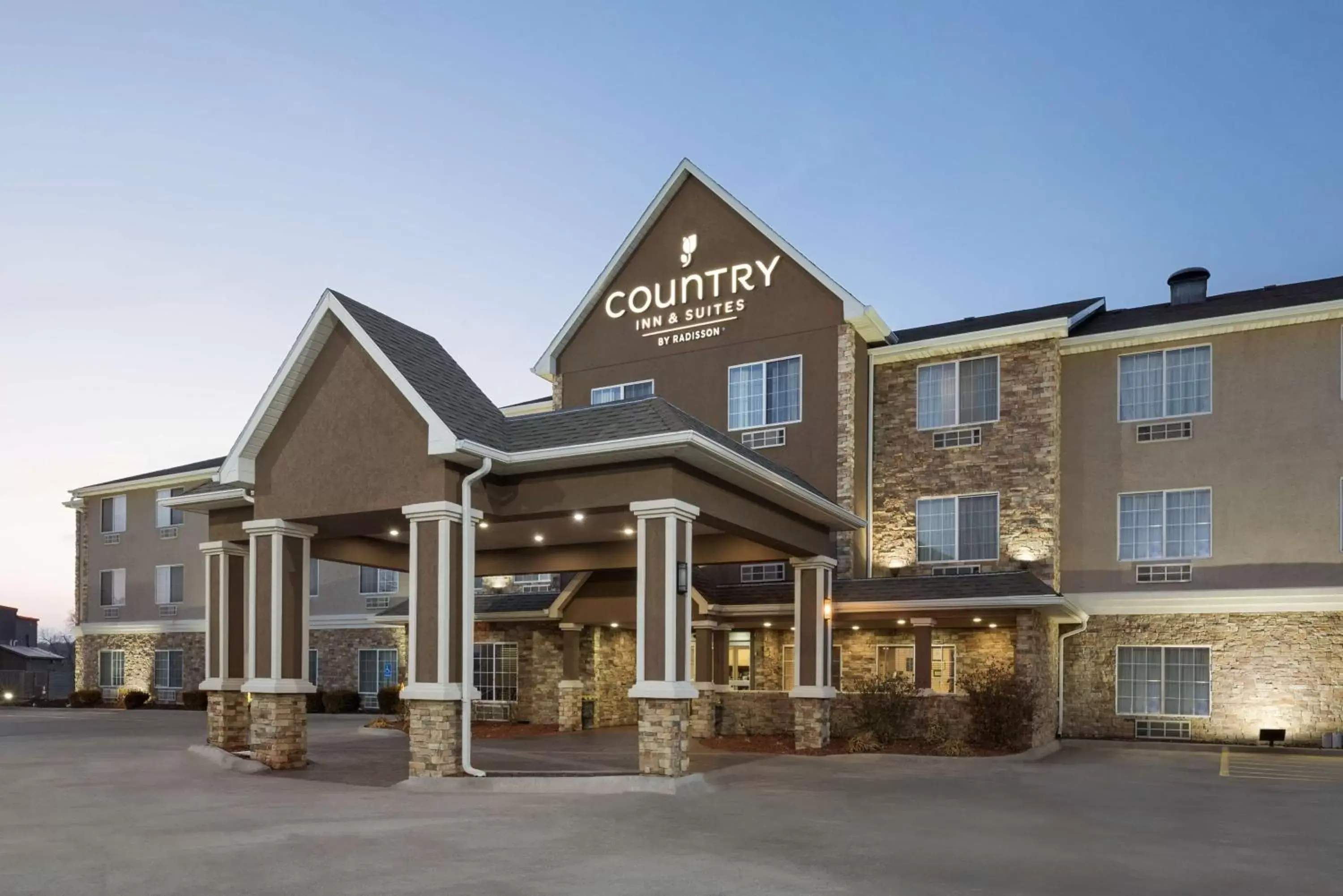 Property building in Country Inn & Suites by Radisson, Topeka West, KS