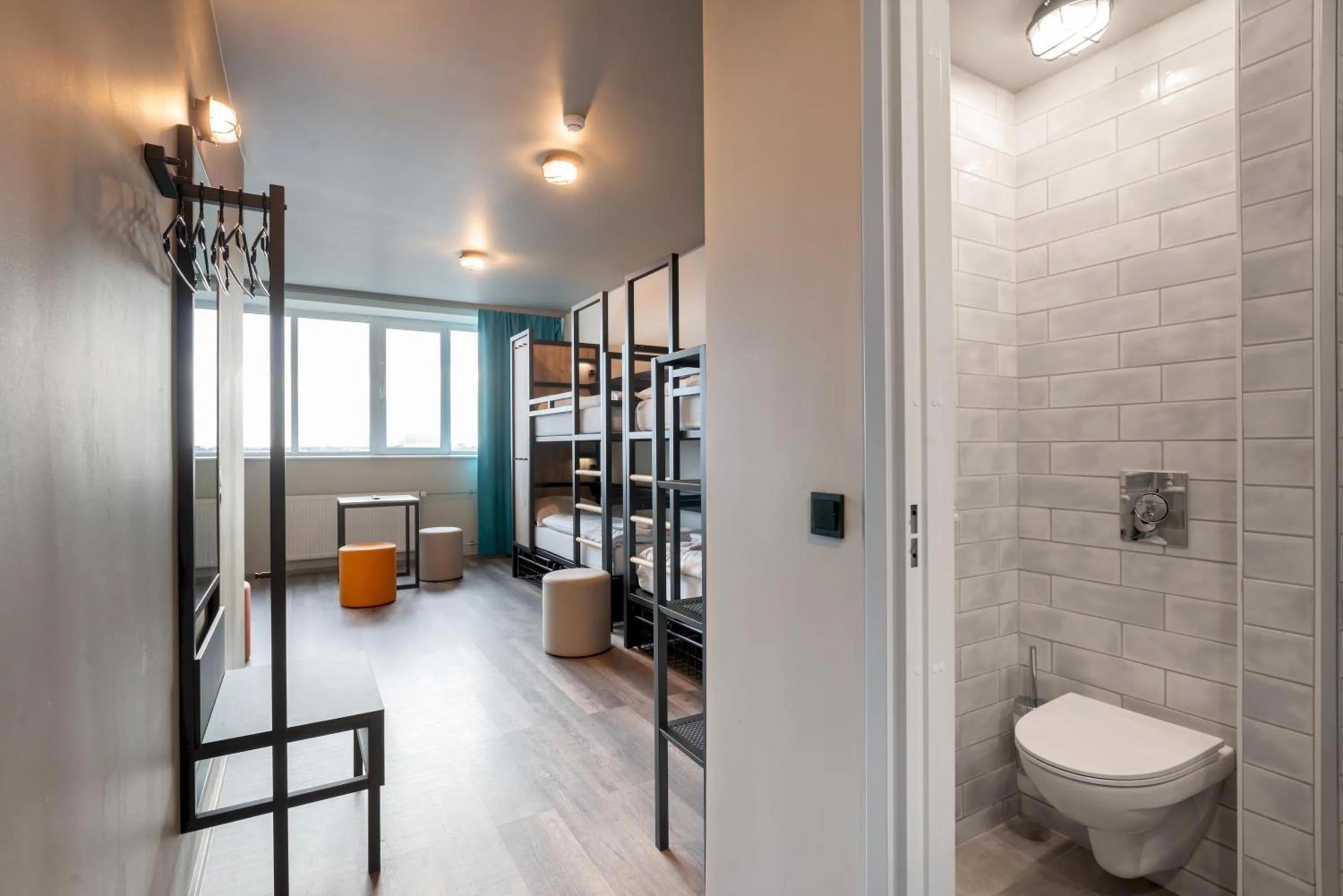 Photo of the whole room in a&o Copenhagen Sydhavn