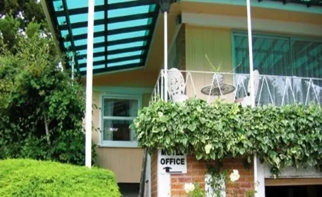 Balcony/Terrace, Property Building in Glow Worm Motel