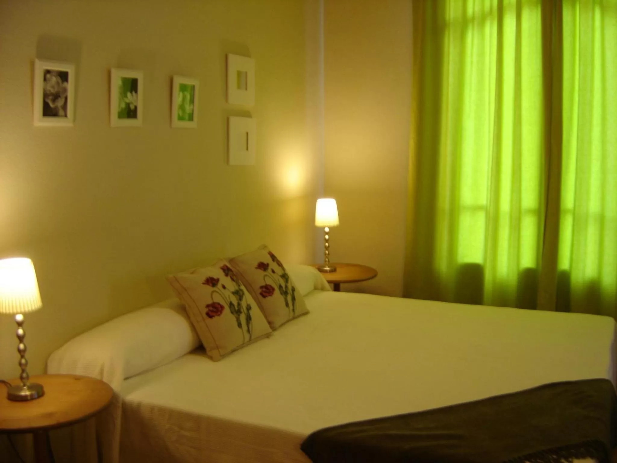 Bed in Ally's Bed&Breakfast,