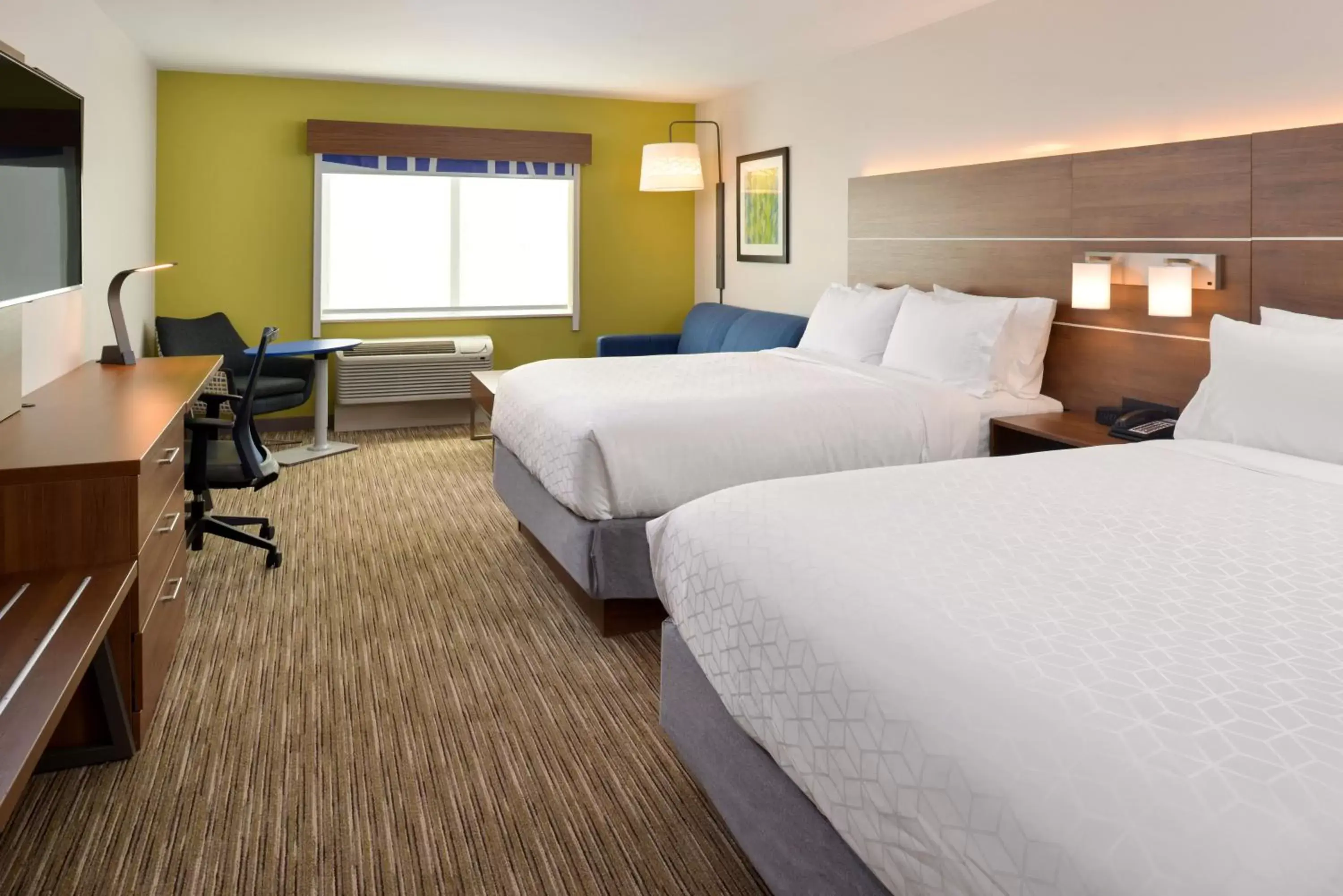 Photo of the whole room, Bed in Holiday Inn Express & Suites - Ottumwa, an IHG Hotel