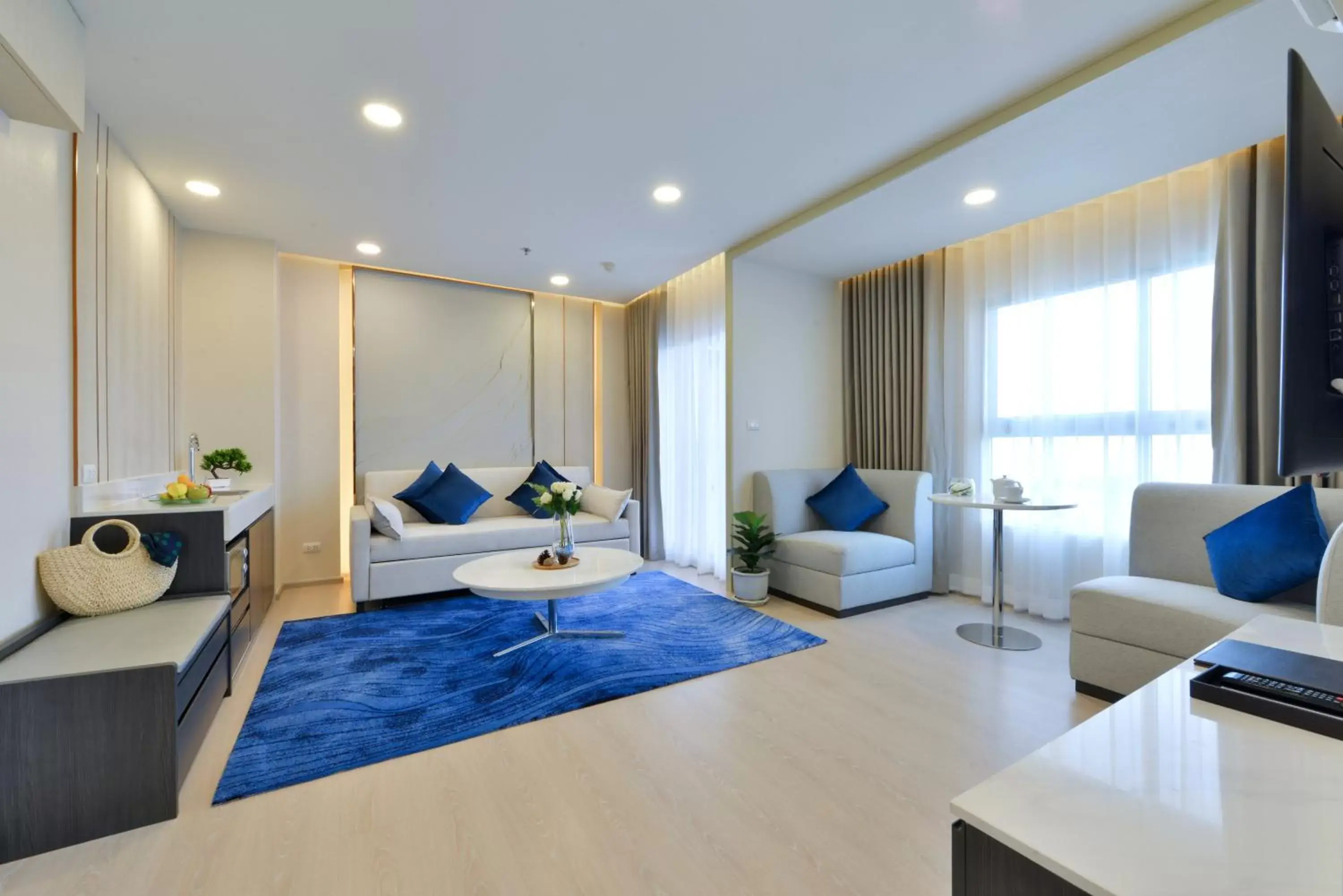 Living room, Bed in Centre Point Prime Hotel Pattaya Living room, Bed in Centre Point Prime Hotel Pattaya