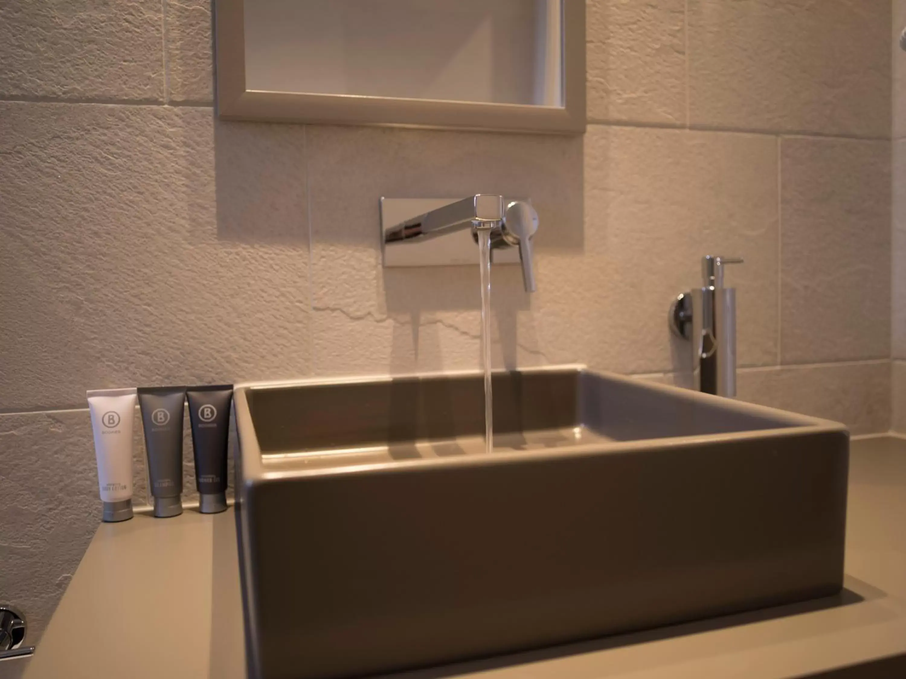 Bathroom, Kitchen/Kitchenette in Hotel Edelweiss