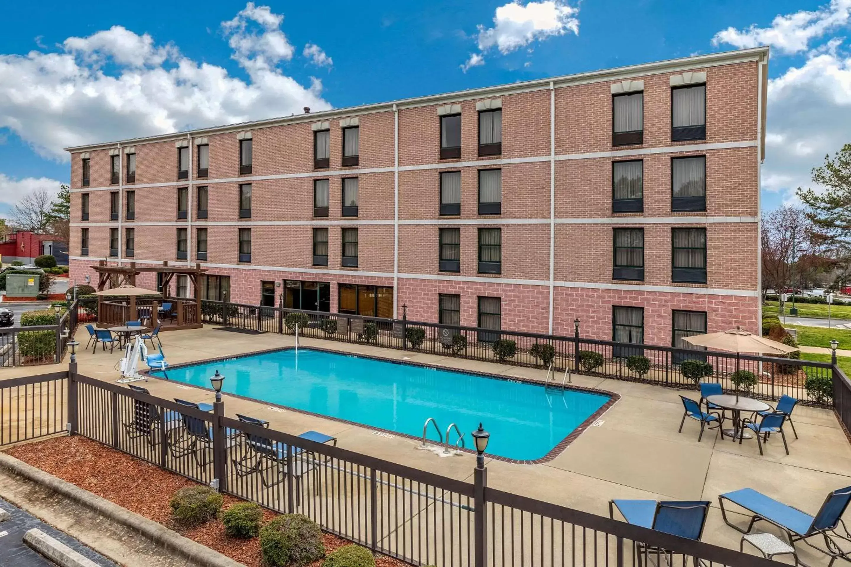 Swimming pool, Pool View in Comfort Inn & Suites Lake Norman