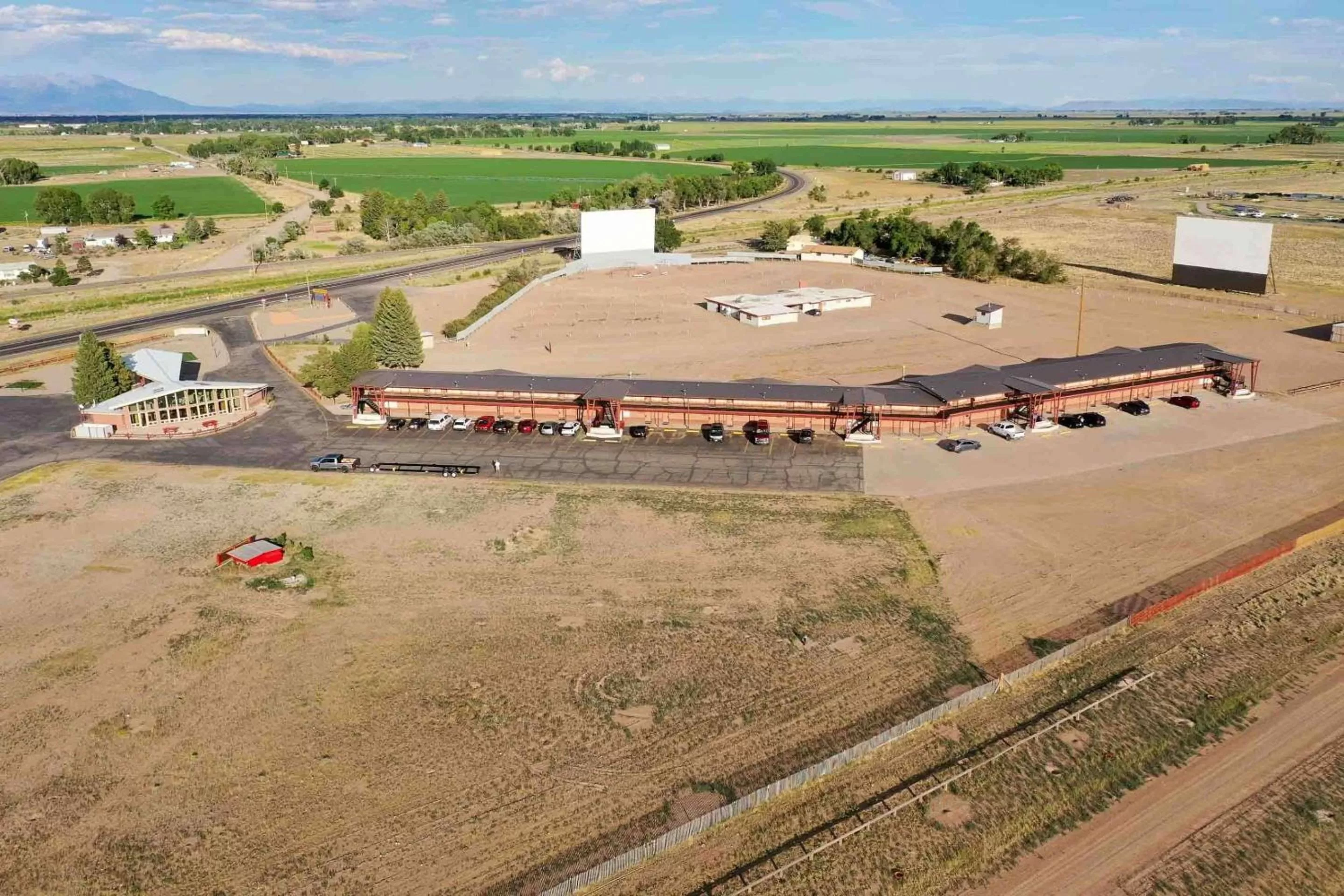 Property building in Best Western Movie Manor