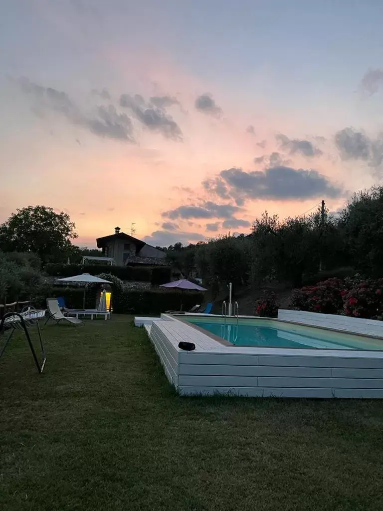 Swimming Pool in B&B Sovenigo