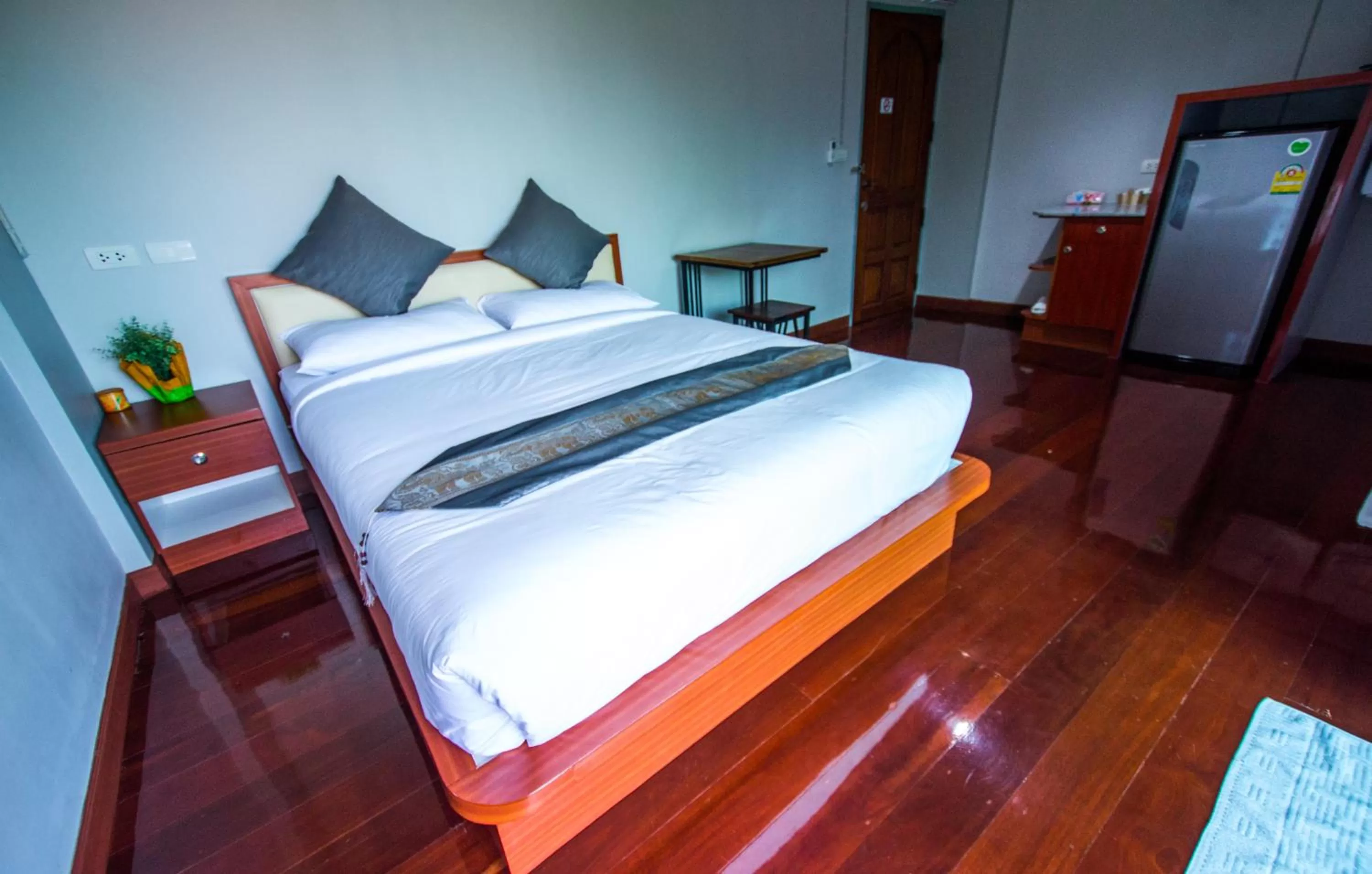 Bed in Na Siri Lake View