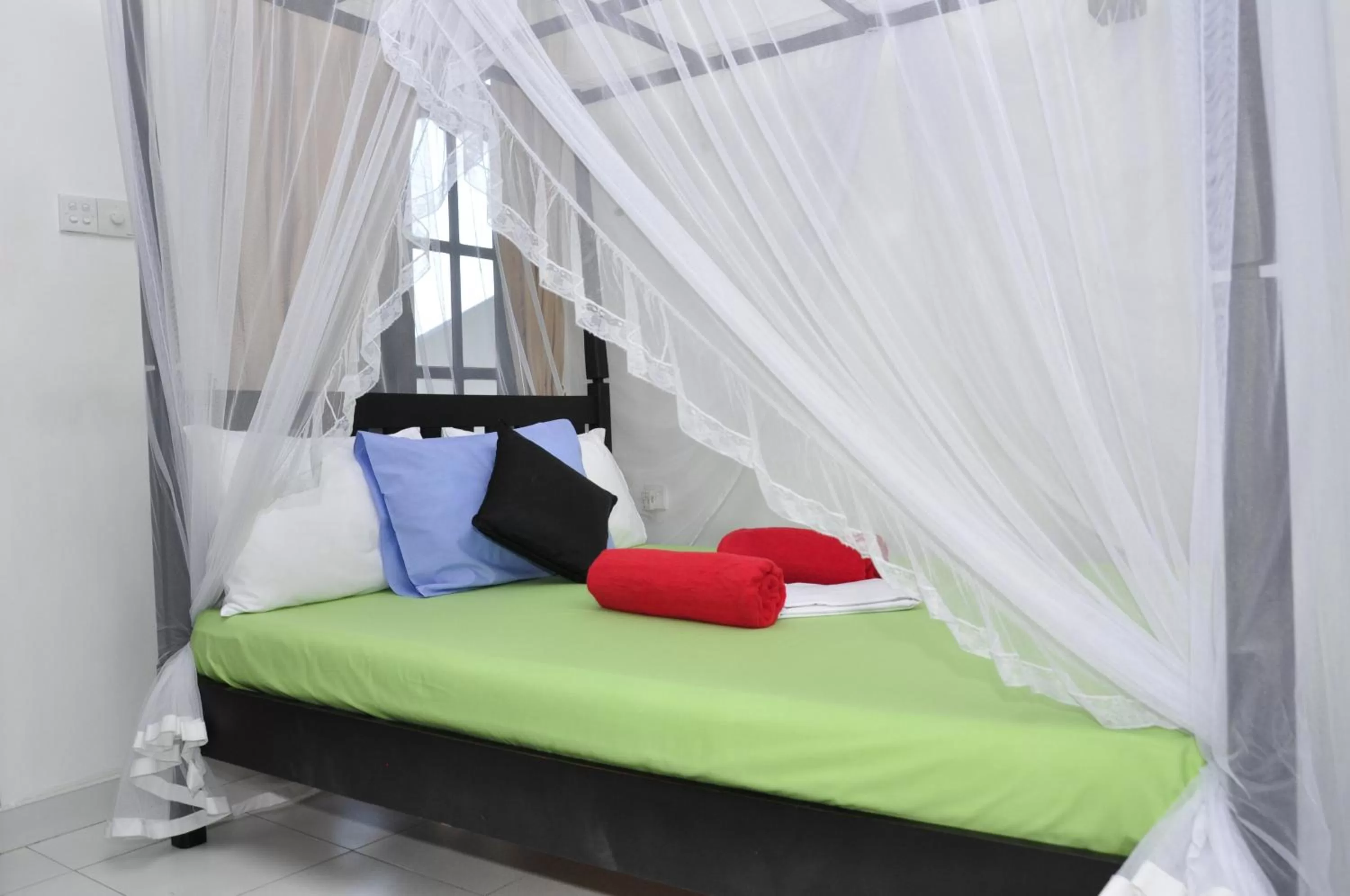 Bed in Bon Accord Mirissa