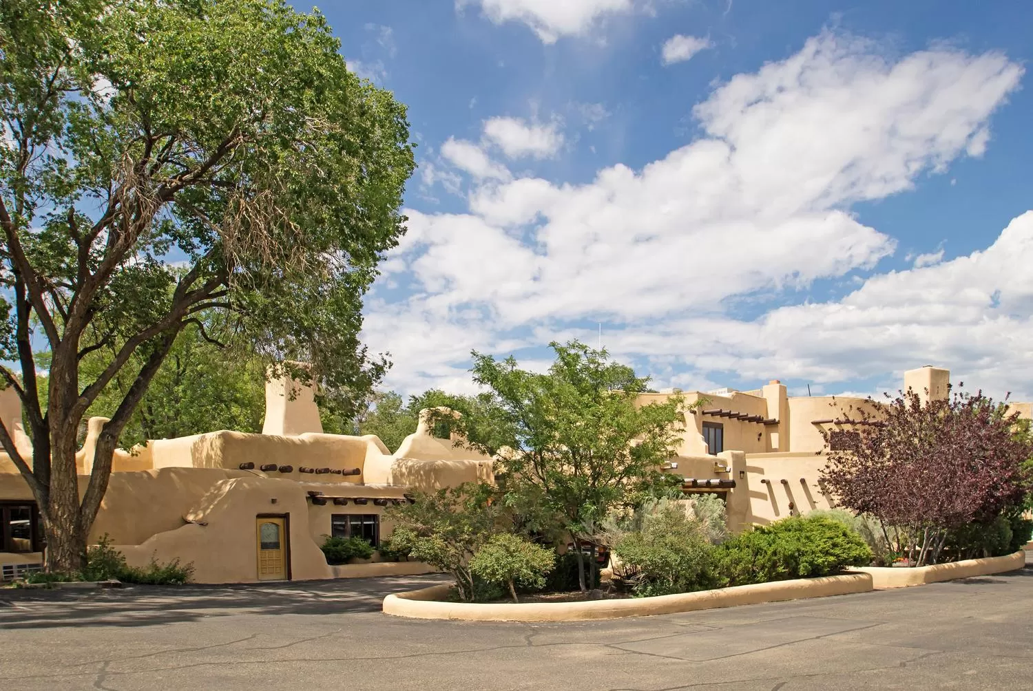 Property building in Sagebrush Inn & Suites