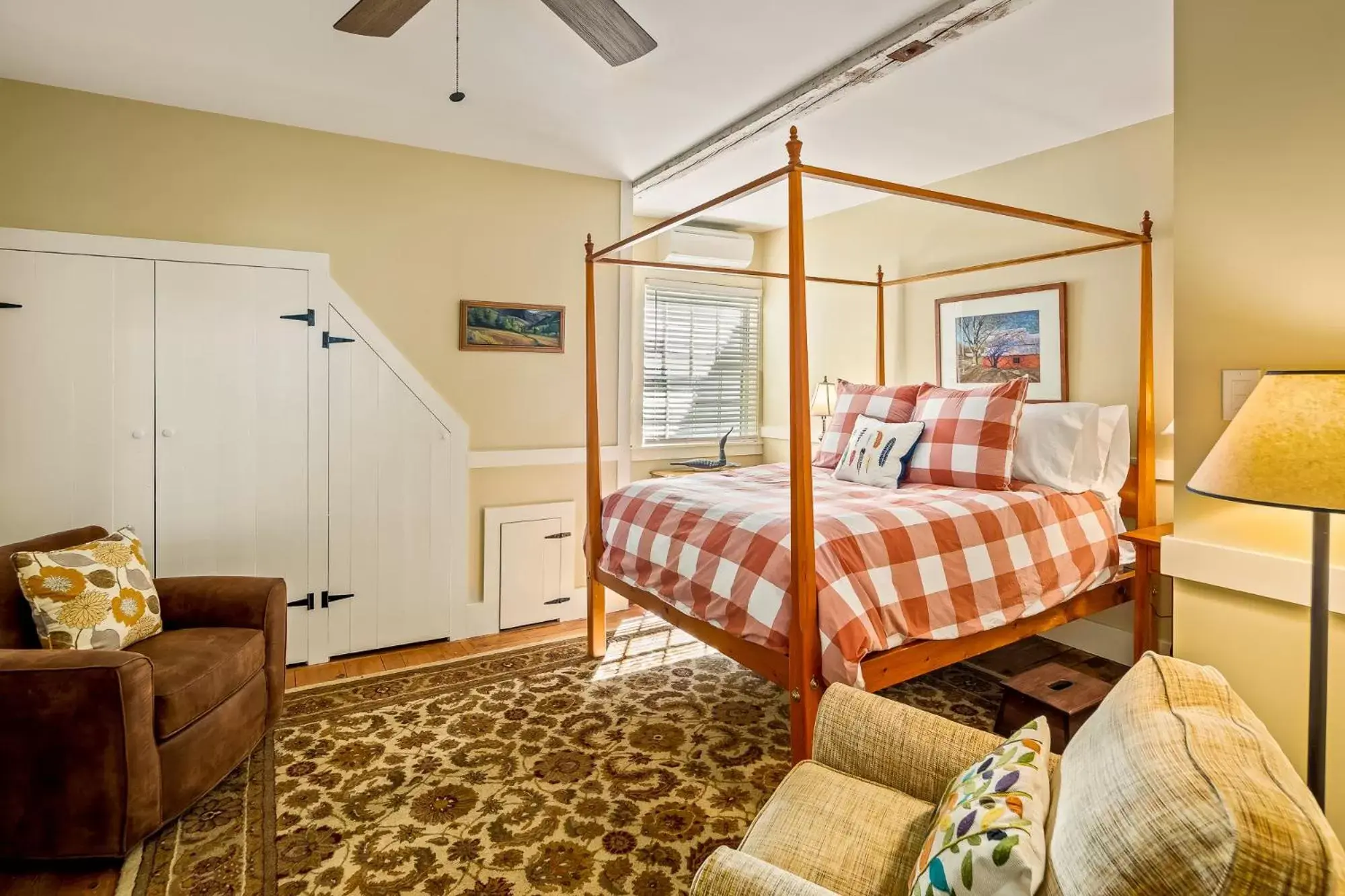 Queen Room in Abigail's Inn Queen Room in Abigail's Inn