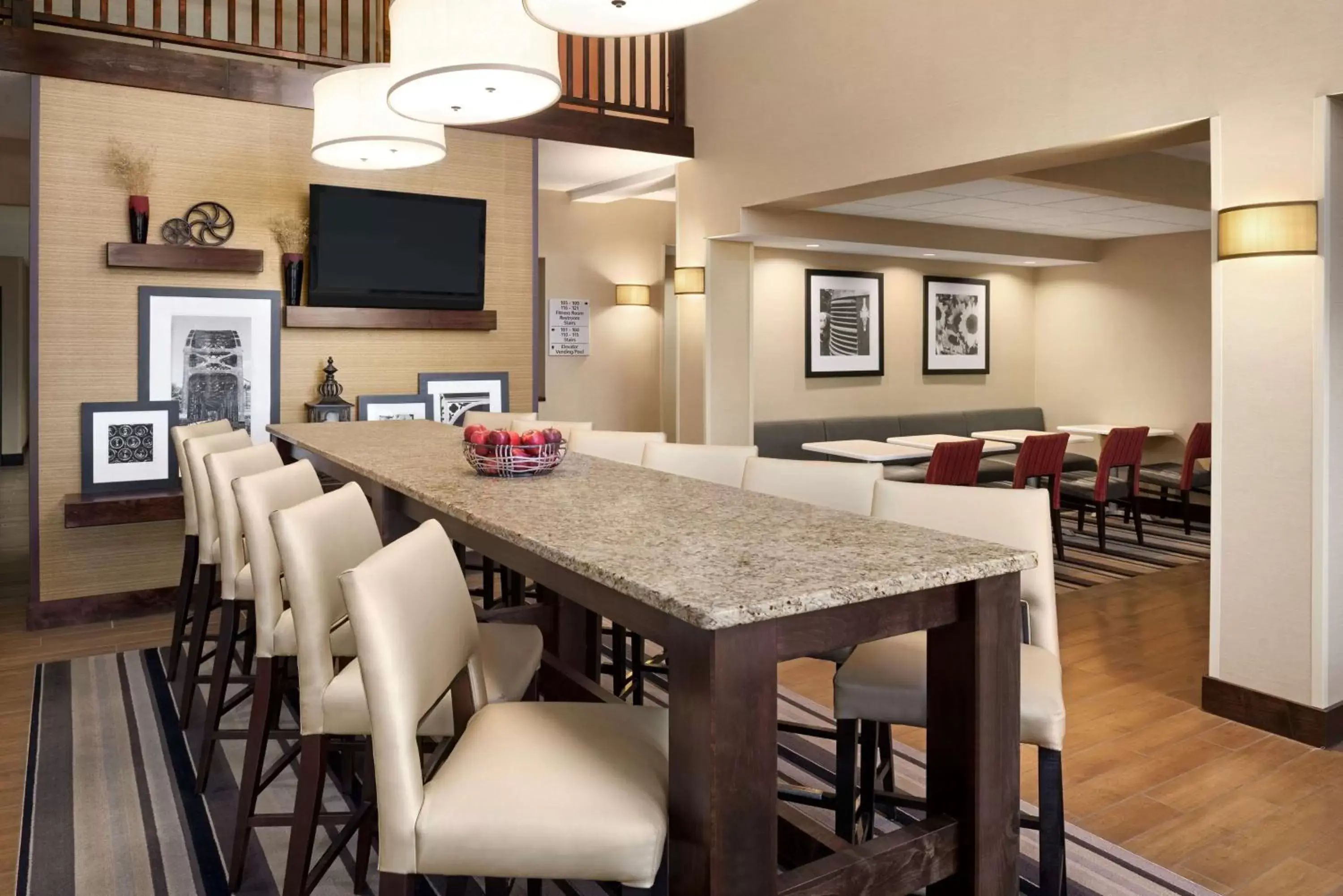 Lobby or reception, Restaurant/Places to Eat in Hampton Inn Lawrence