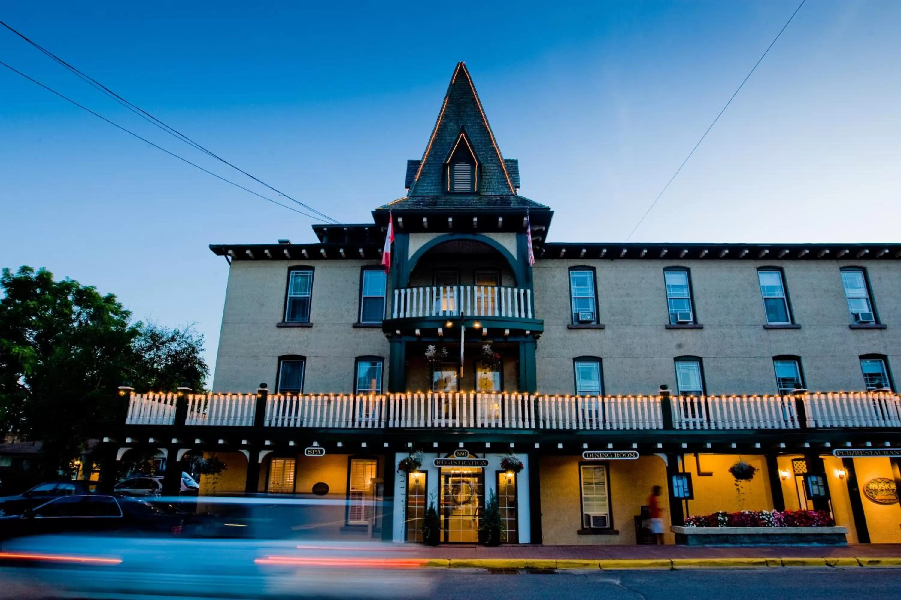 Facade/entrance in The Gananoque Inn