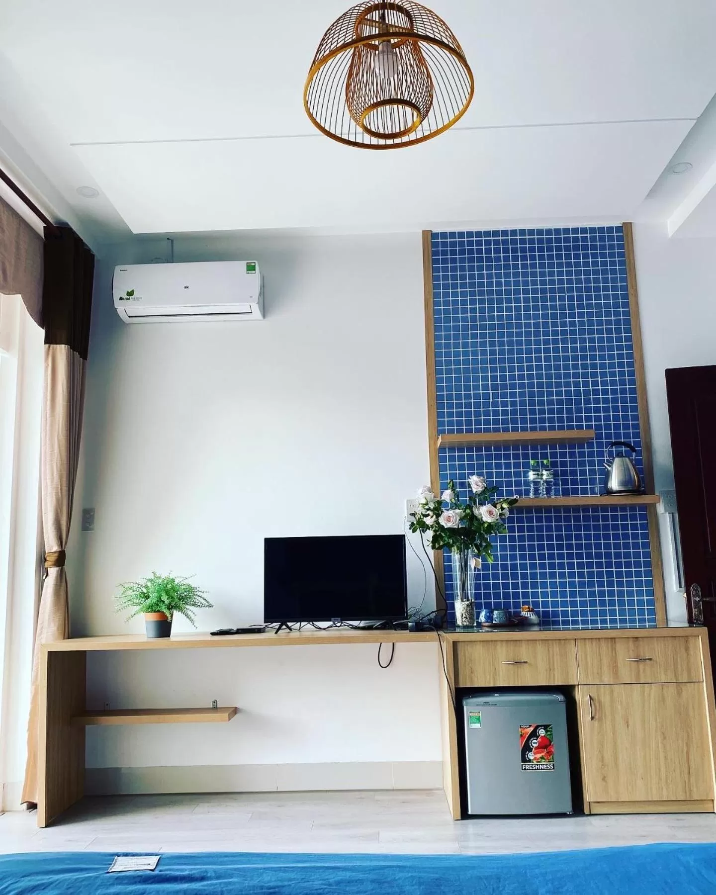 TV/Entertainment Center in Emerald Boutique Stay 2