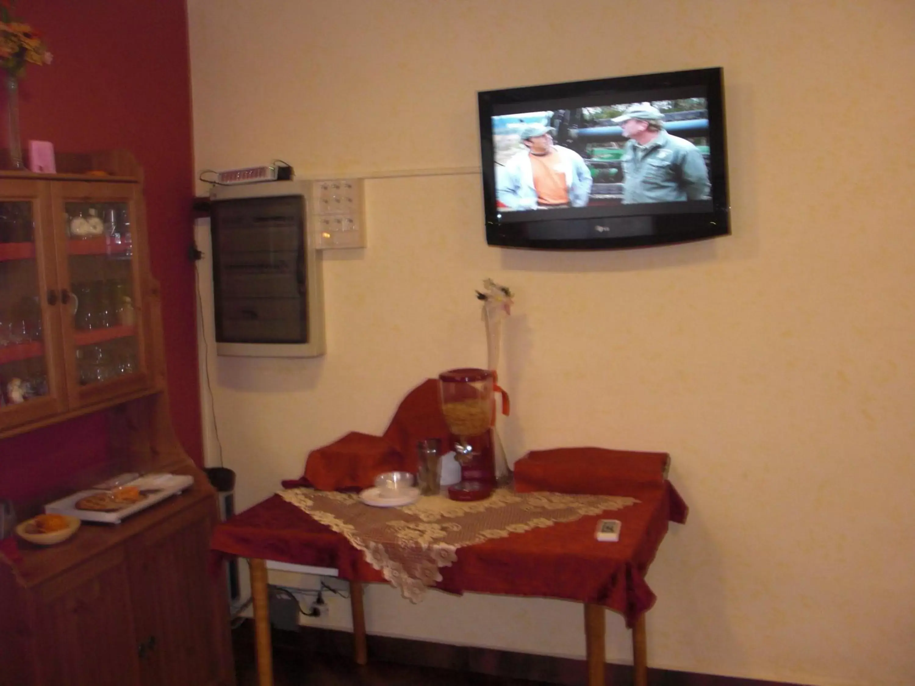 Restaurant/places to eat, TV/Entertainment Center in Hotel Legnano