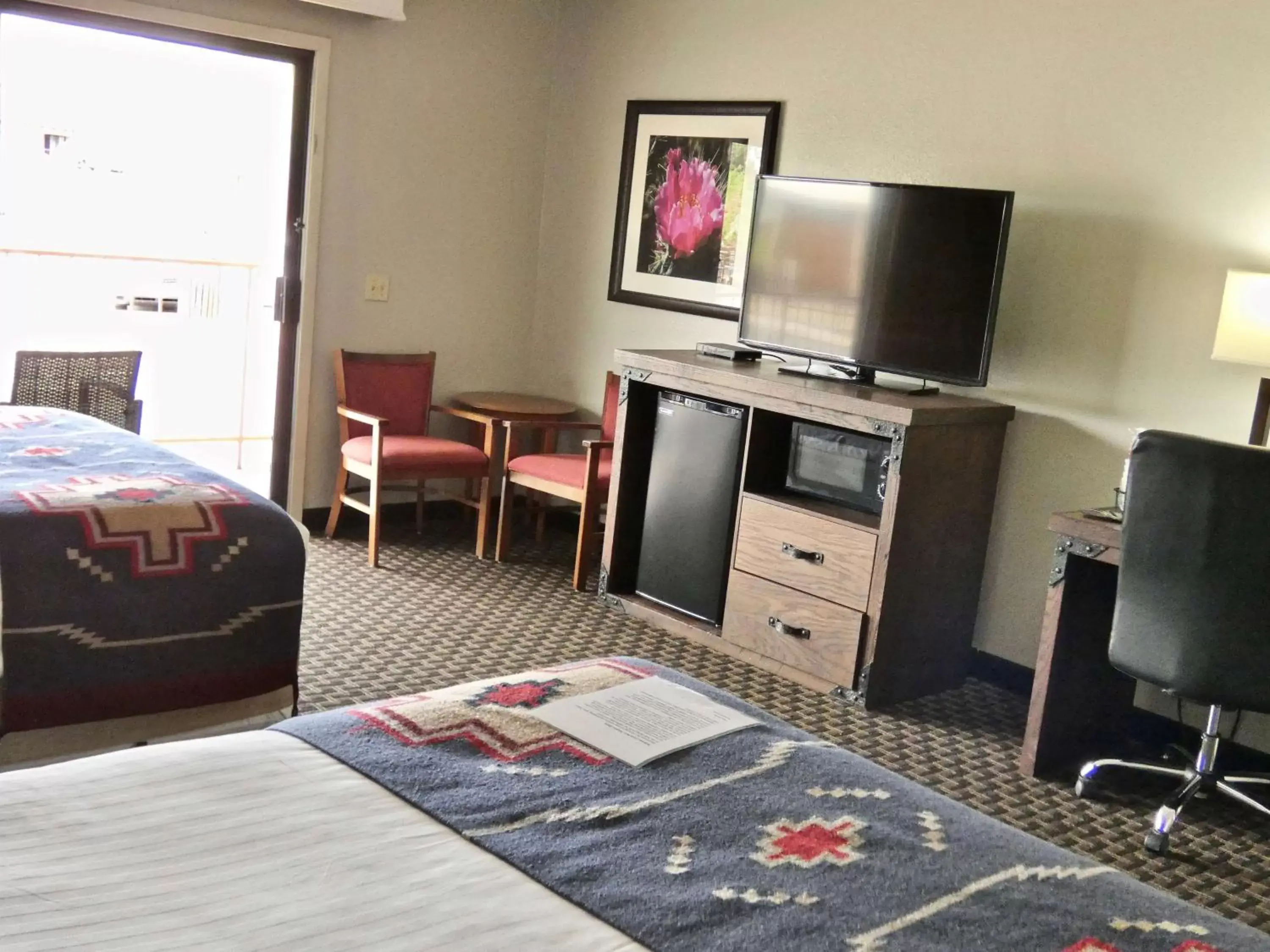 Bedroom, TV/Entertainment Center in Best Western Rancho Grande