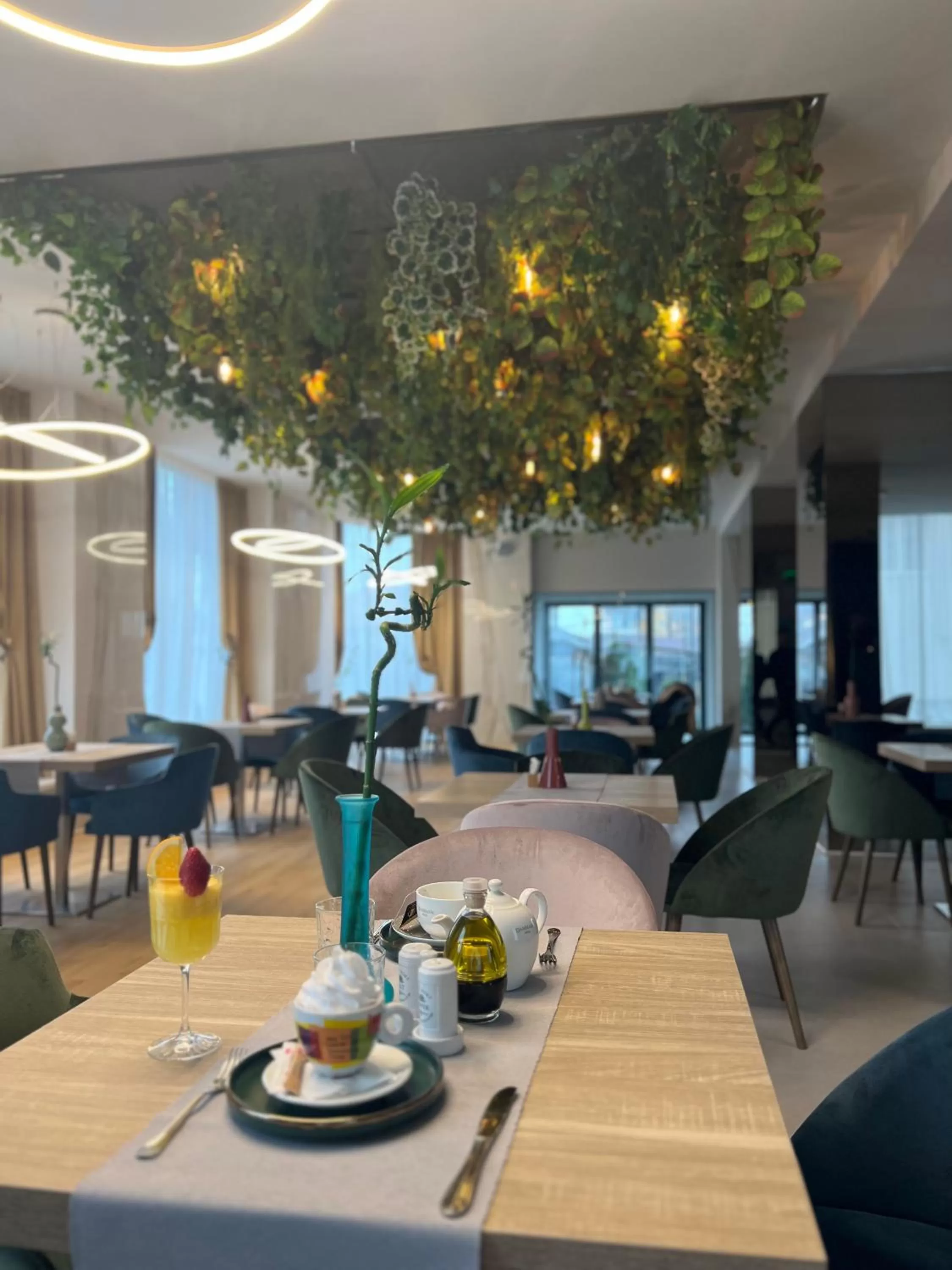 Restaurant/places to eat in Hotel Clipa