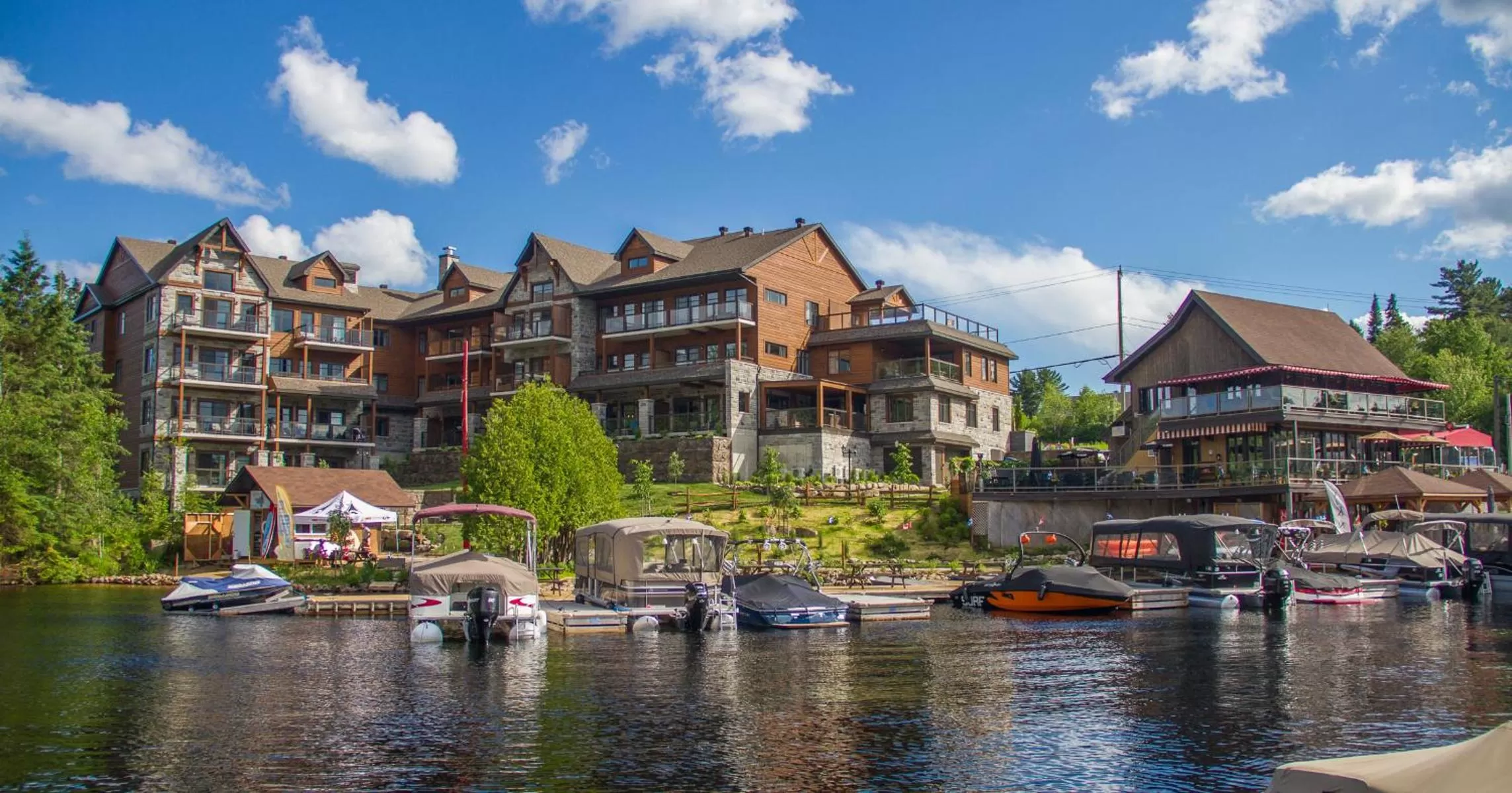 Property building in Le Viking Resort