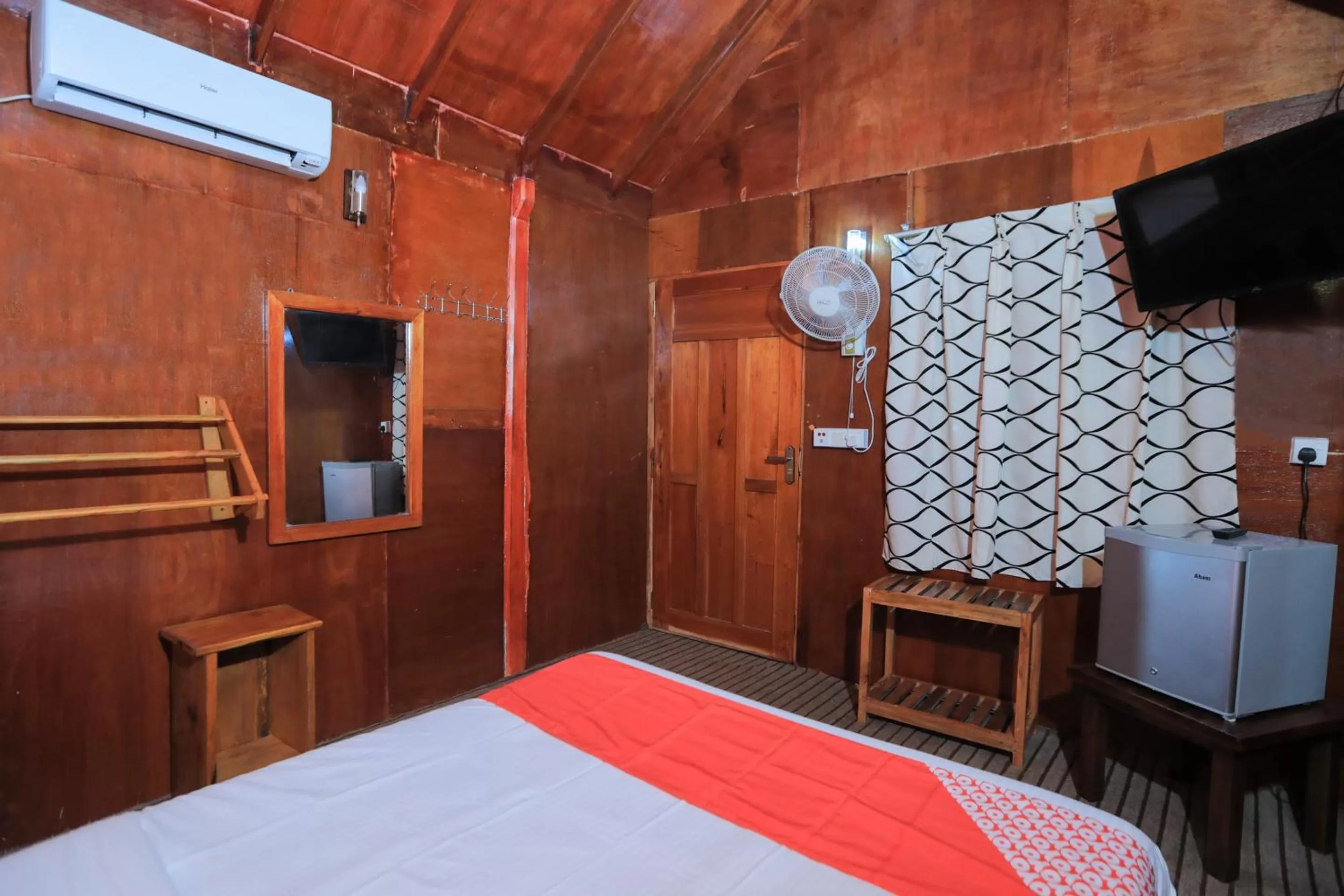Bedroom, TV/Entertainment Center in Trinco Star Cabana