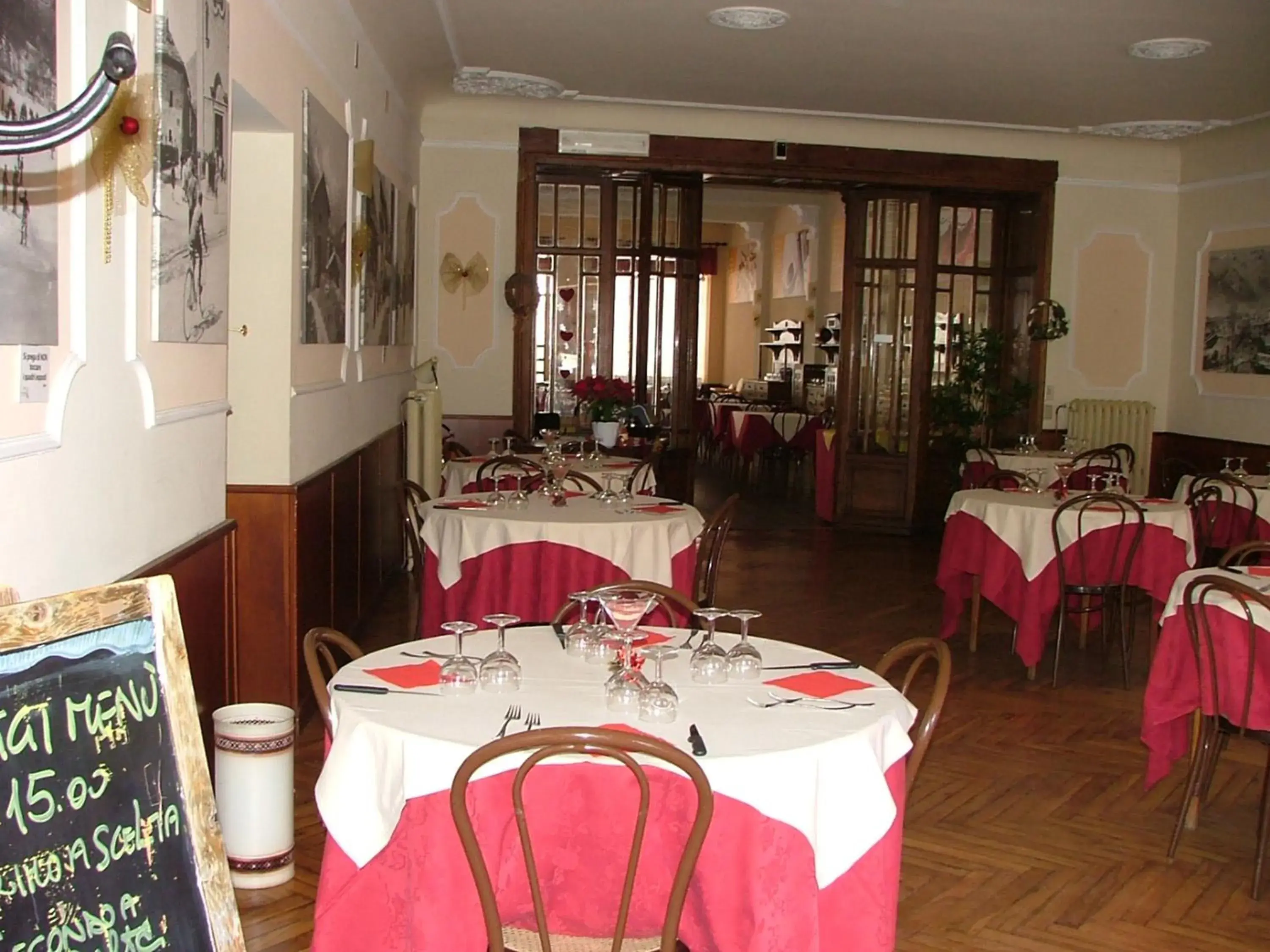 Restaurant/Places to Eat in Hotel Sommeiller
