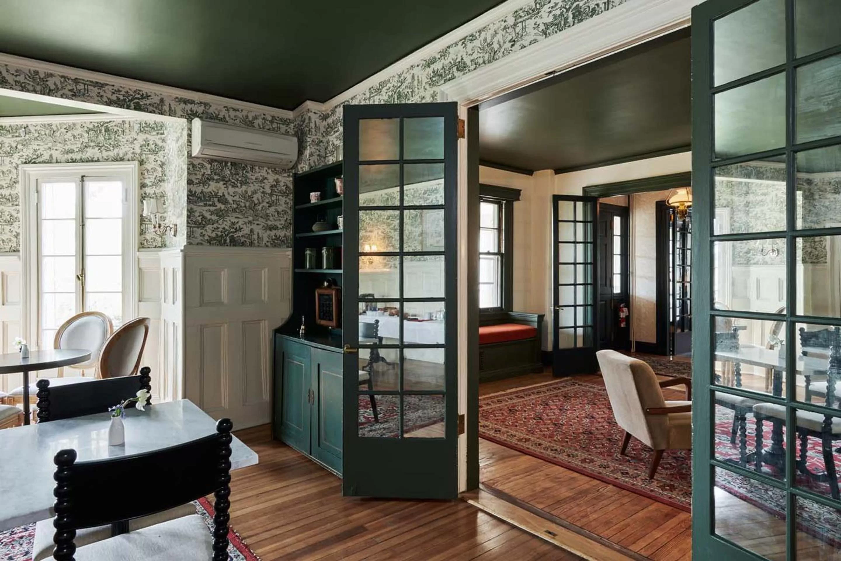 Lounge or bar, Bed in The Dewey by The Lenox Collection