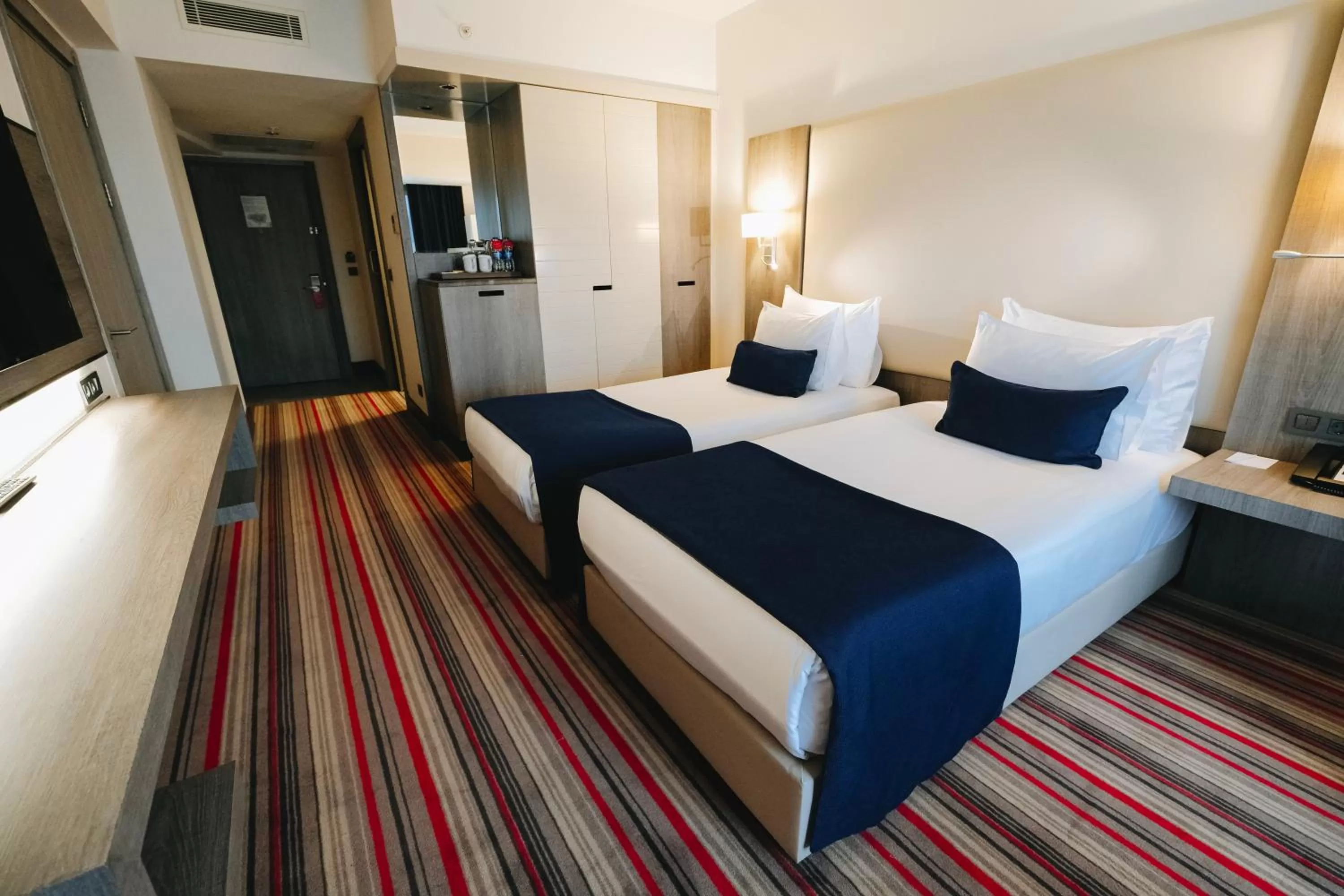 Photo of the whole room, Bed in Ramada Plaza By Wyndham Izmir