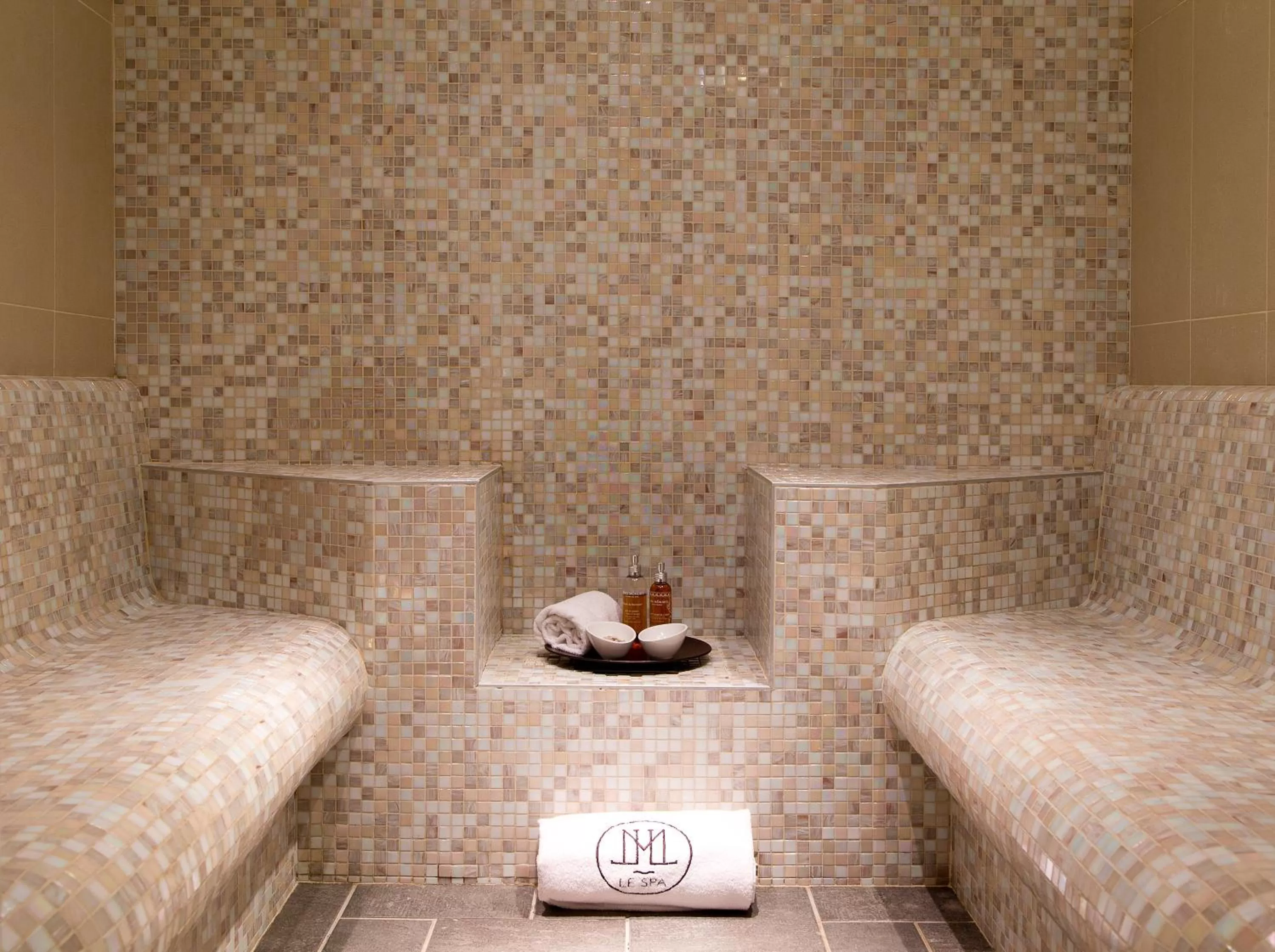 Steam room, Bed in La Côte Saint Jacques