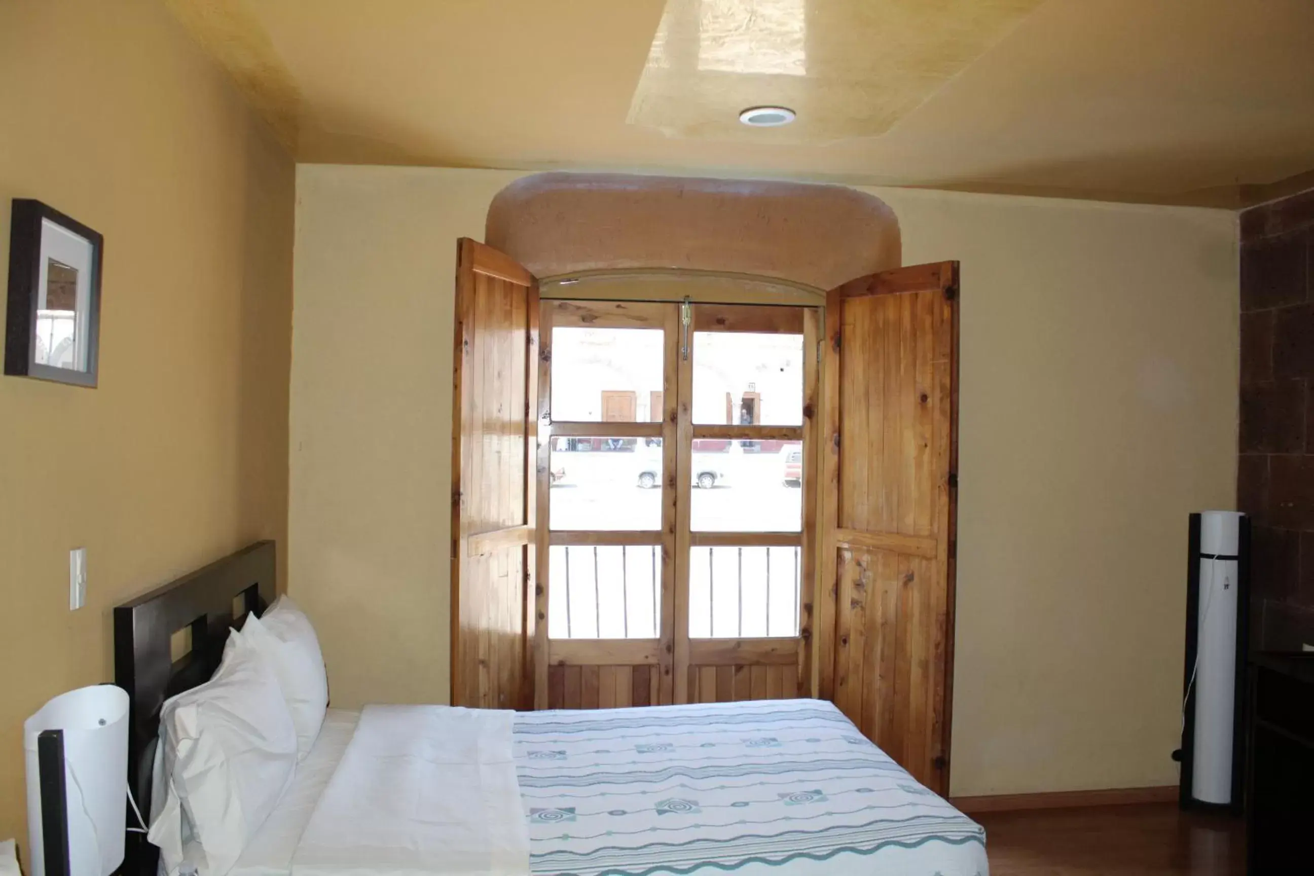 Balcony/Terrace, Bed in Hotel Plaza Mayor