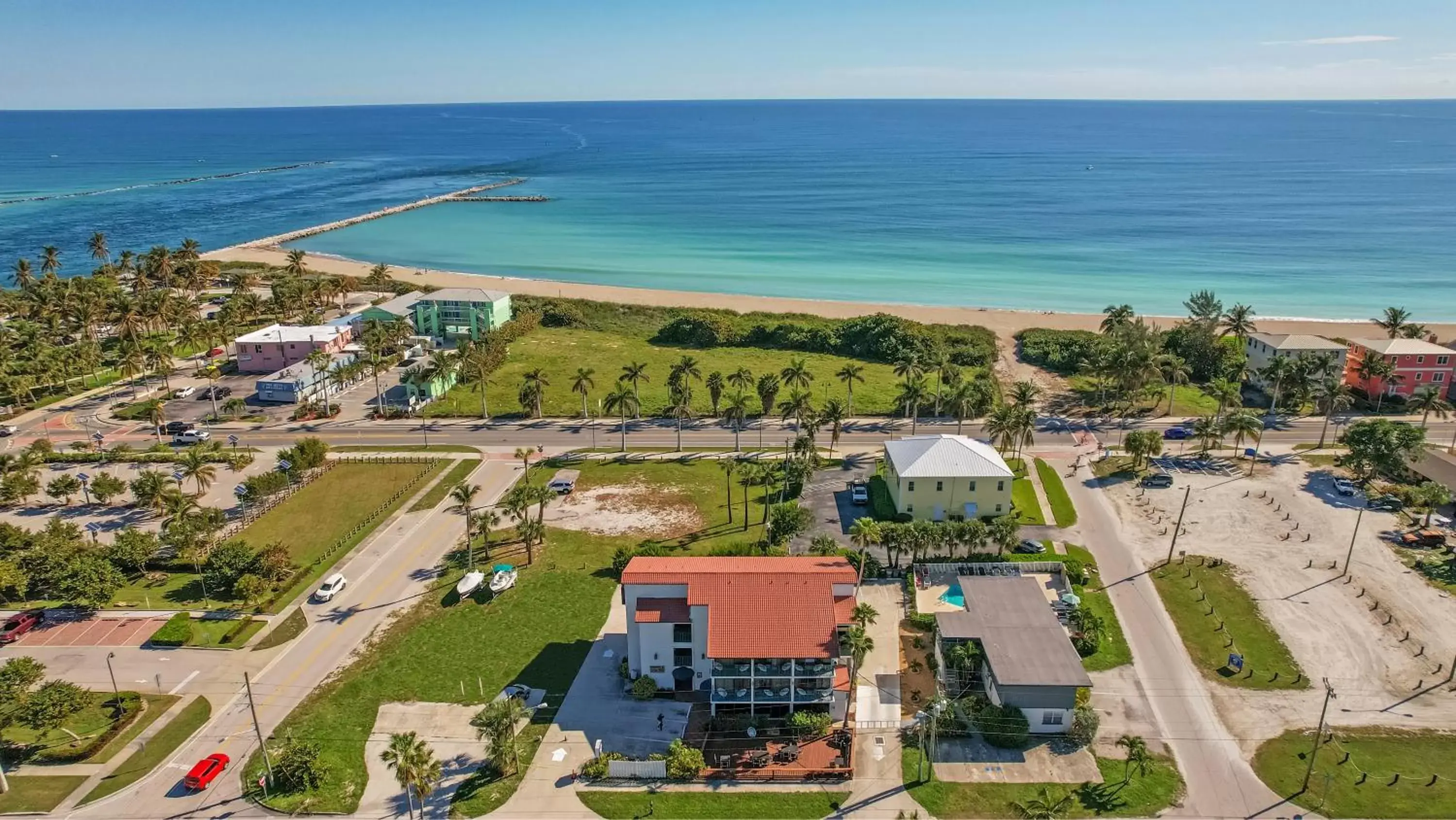 Property building, Bird's-eye View in Royal Inn Beach Hutchinson Island