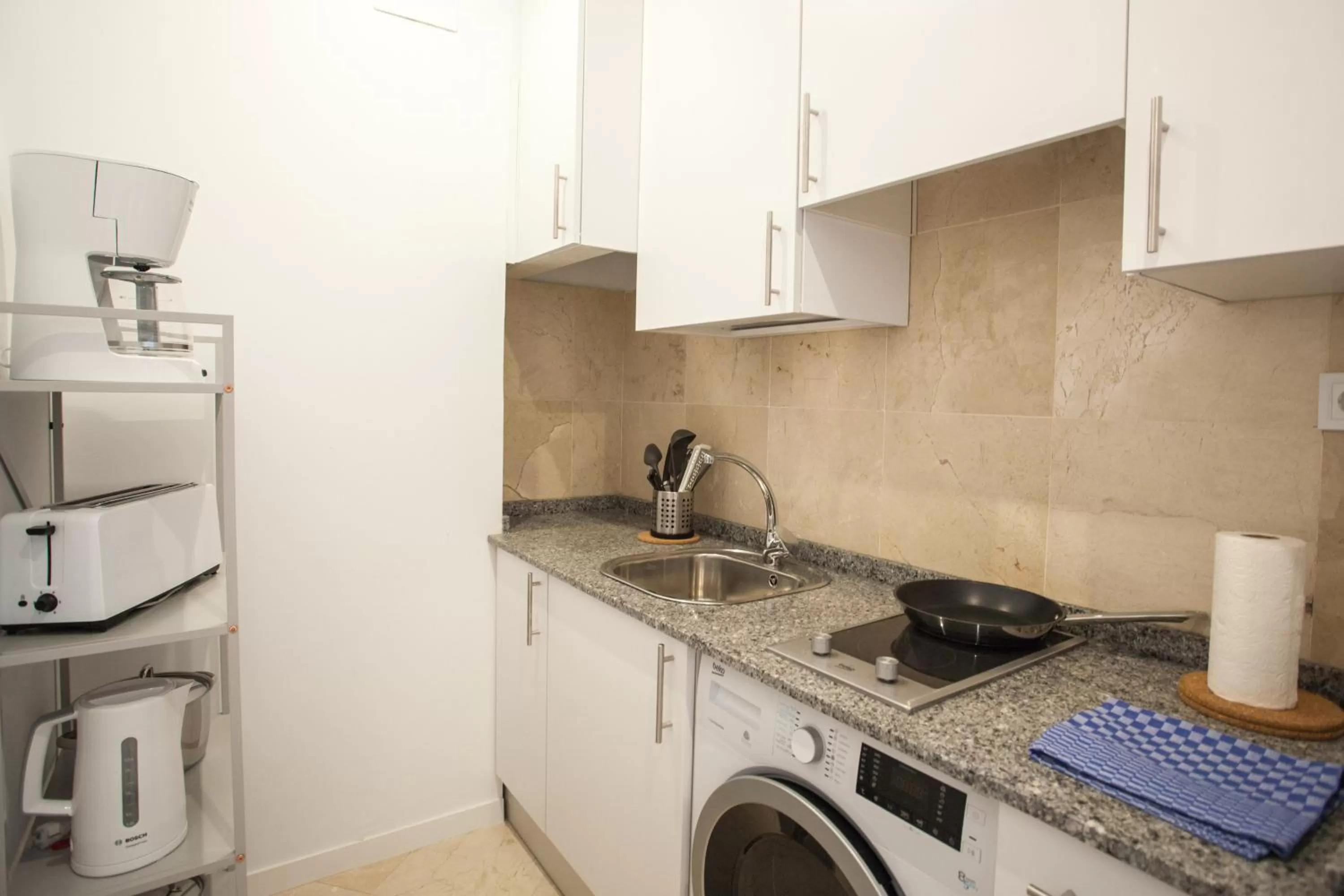 Kitchen or kitchenette in Gran Central Suites