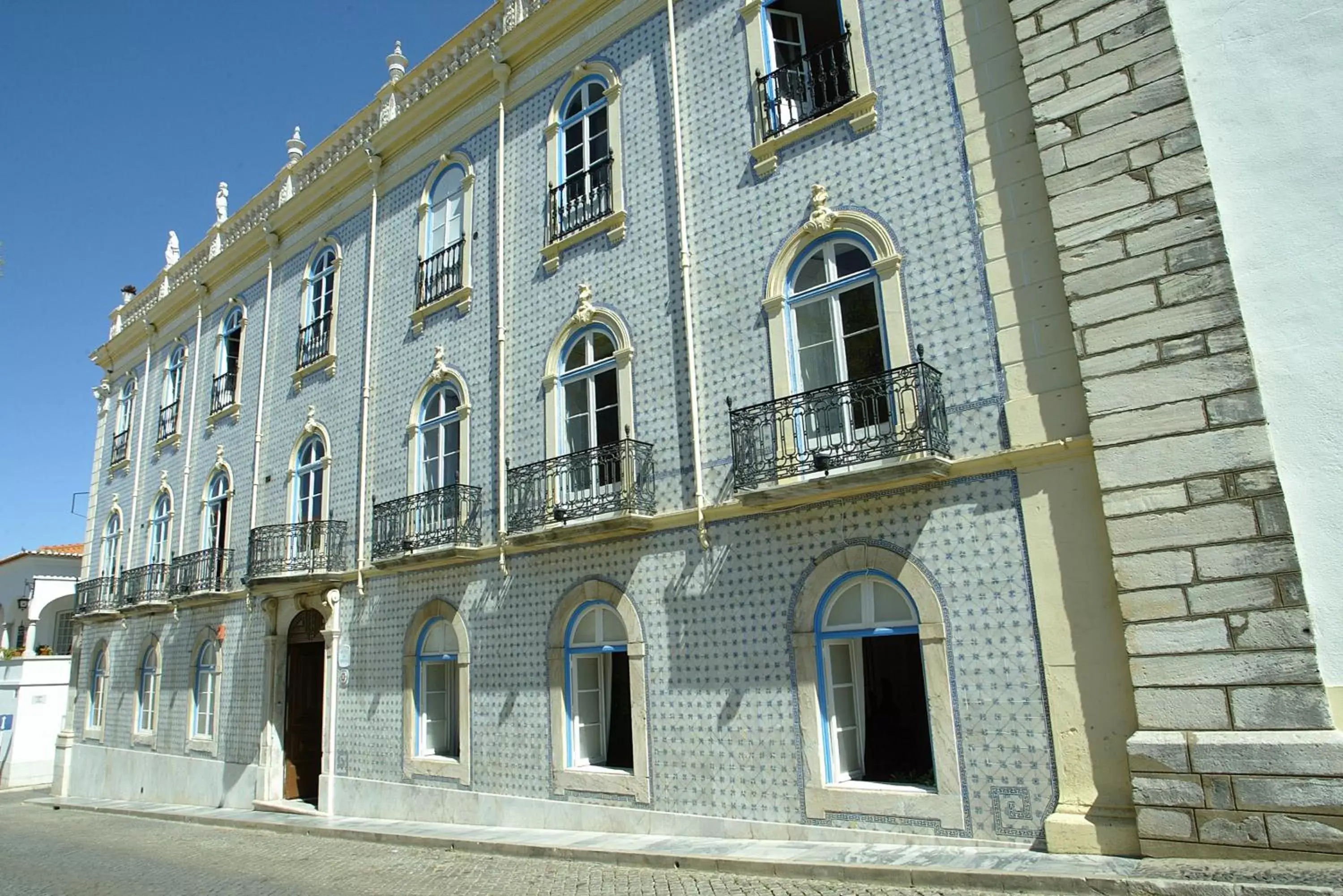Facade/entrance, Property Building in Hotel de Moura