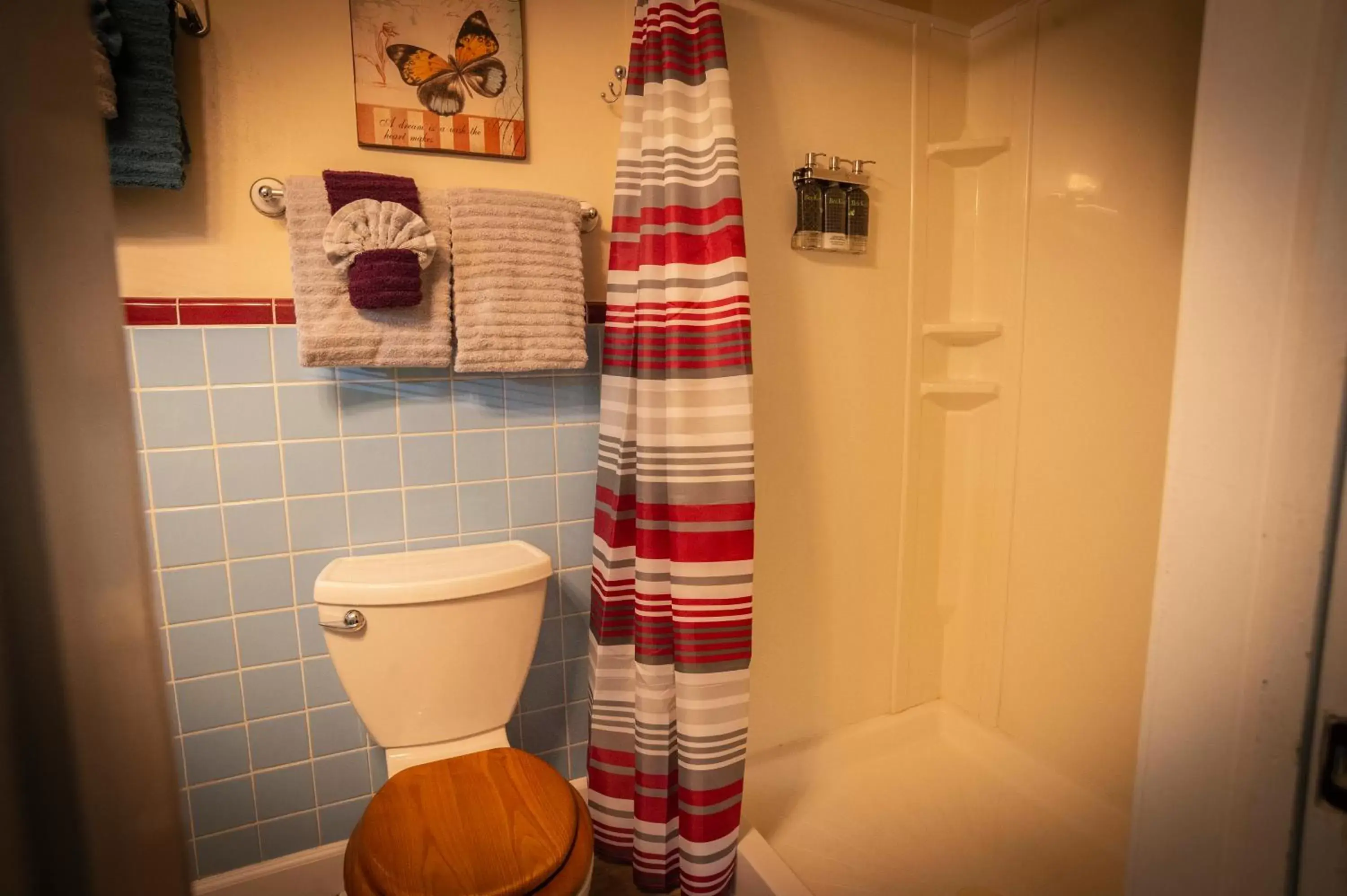 Bathroom in Sherwood Court Cottages