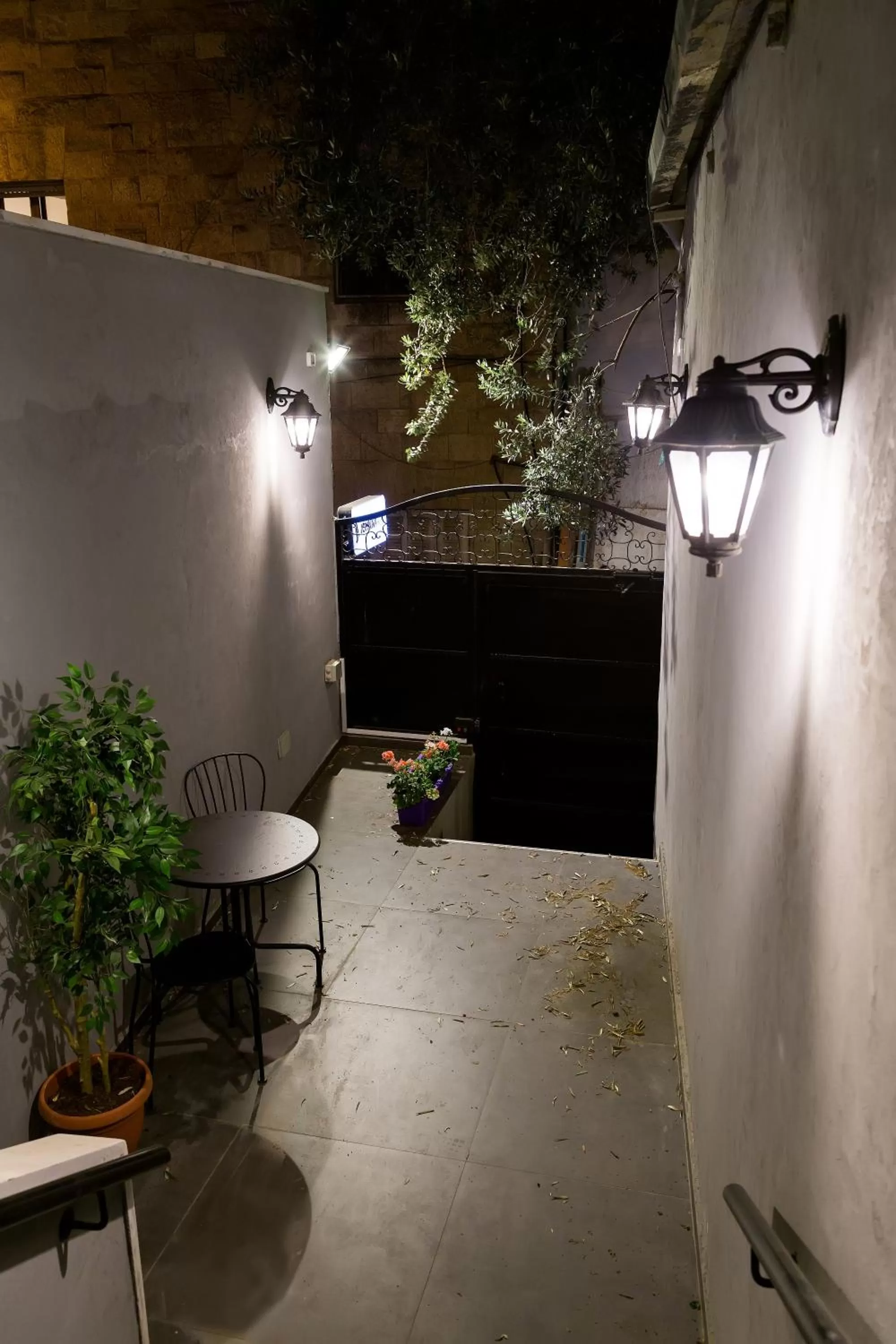 Facade/entrance in Johnny Hotel