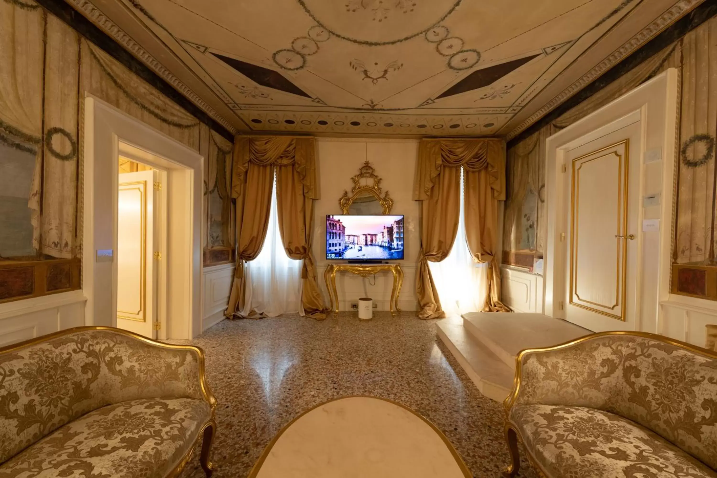 TV and multimedia, Seating Area in Ca' Bonfadini Historic Experience