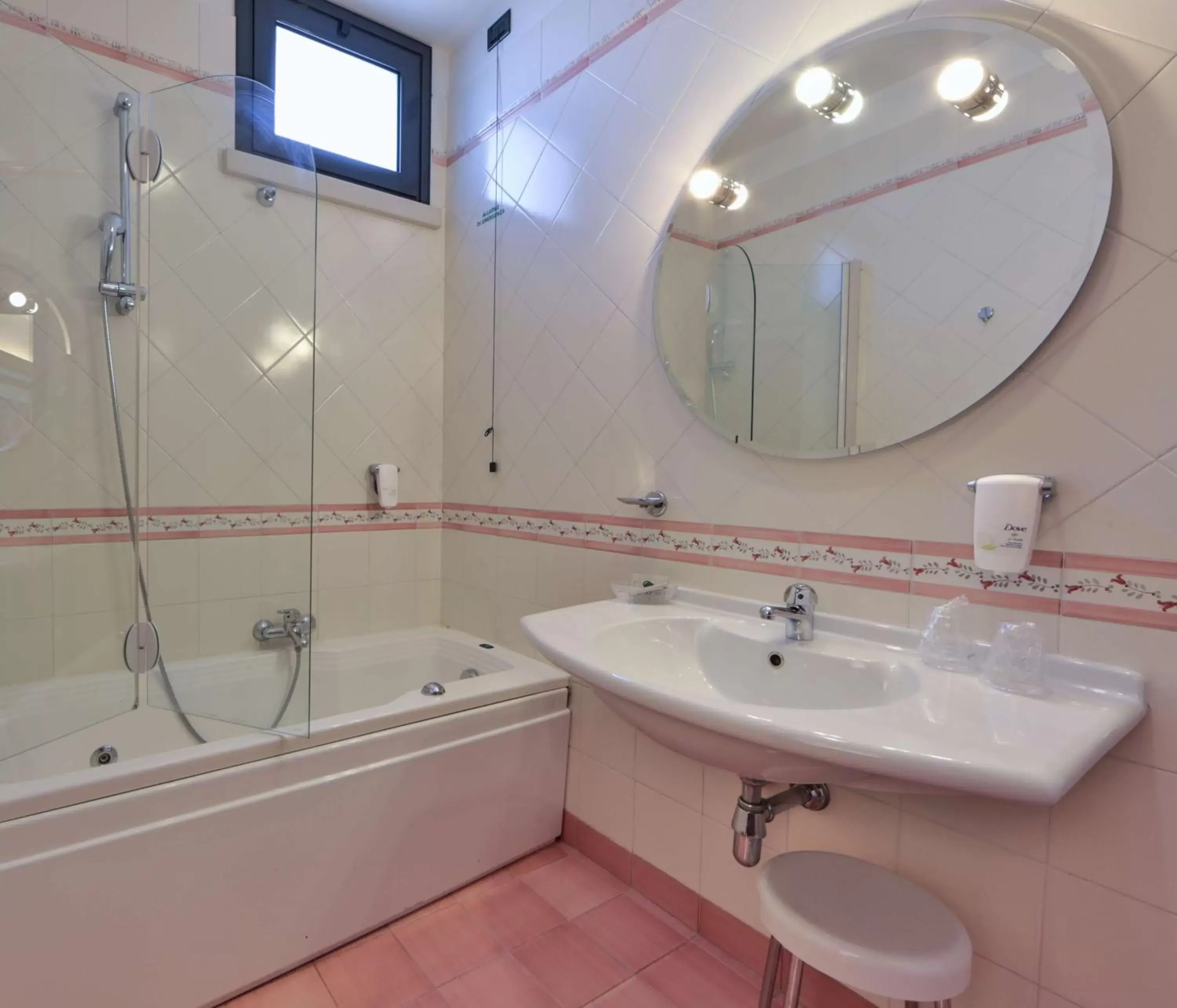 Photo of the whole room, Bathroom in Best Western Hotel Dei Cavalieri