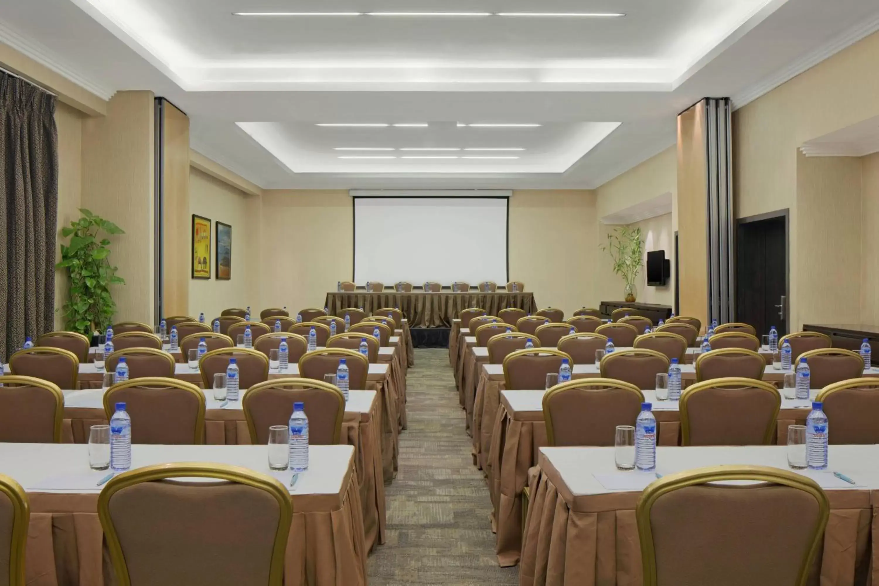 Meeting/conference room in Four Points by Sheraton Lagos