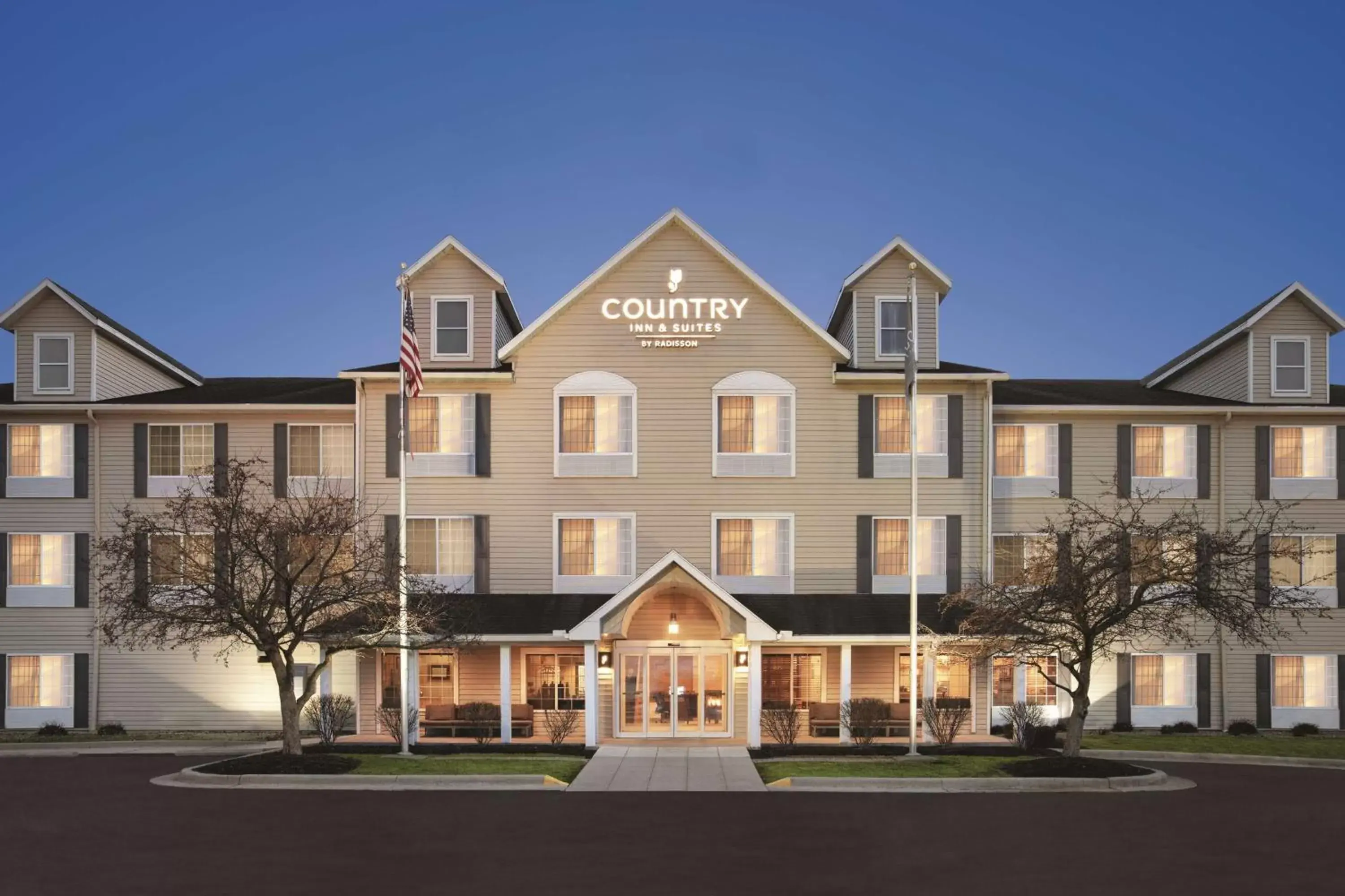 Property building in Country Inn & Suites by Radisson, Springfield, OH