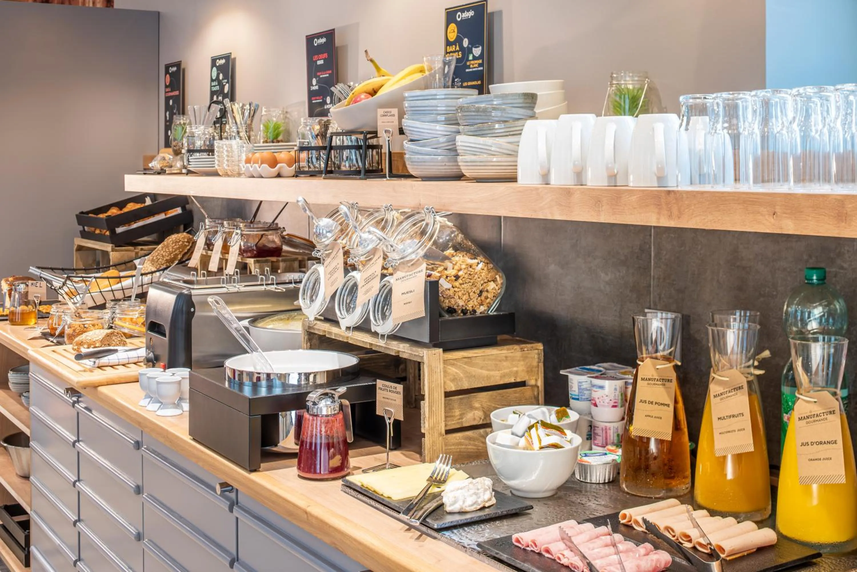 Food and drinks in Aparthotel Adagio Lille Centre Grand Place