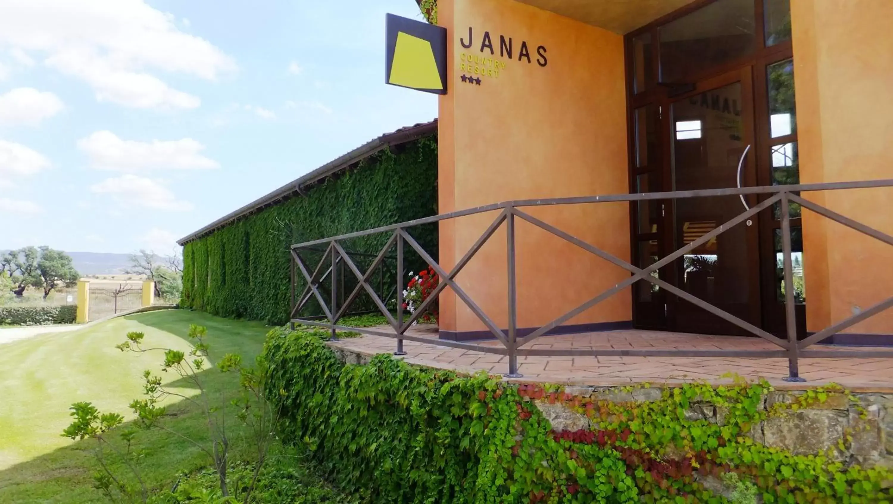 Facade/entrance, Property Building in Janas Country Resort