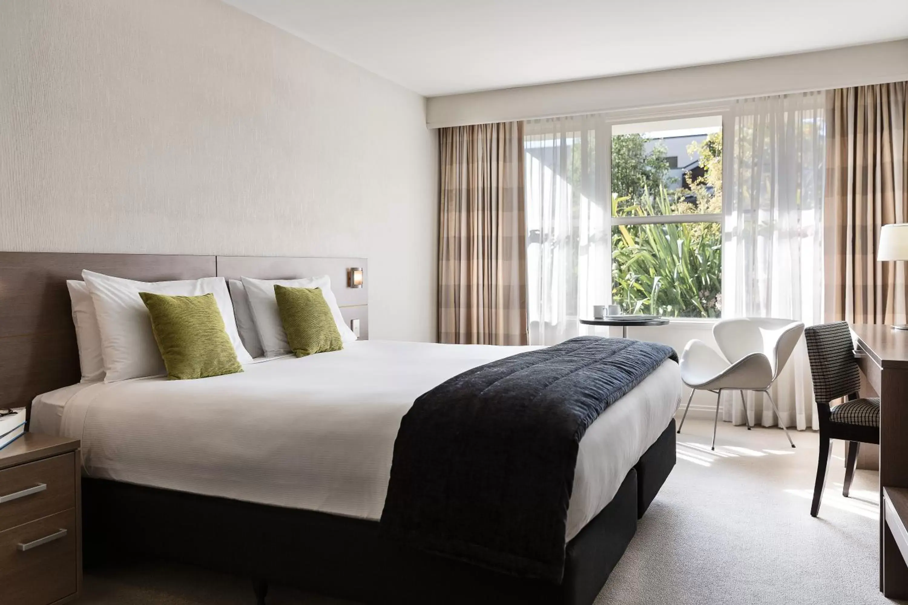 Bed in Mercure Queenstown Resort