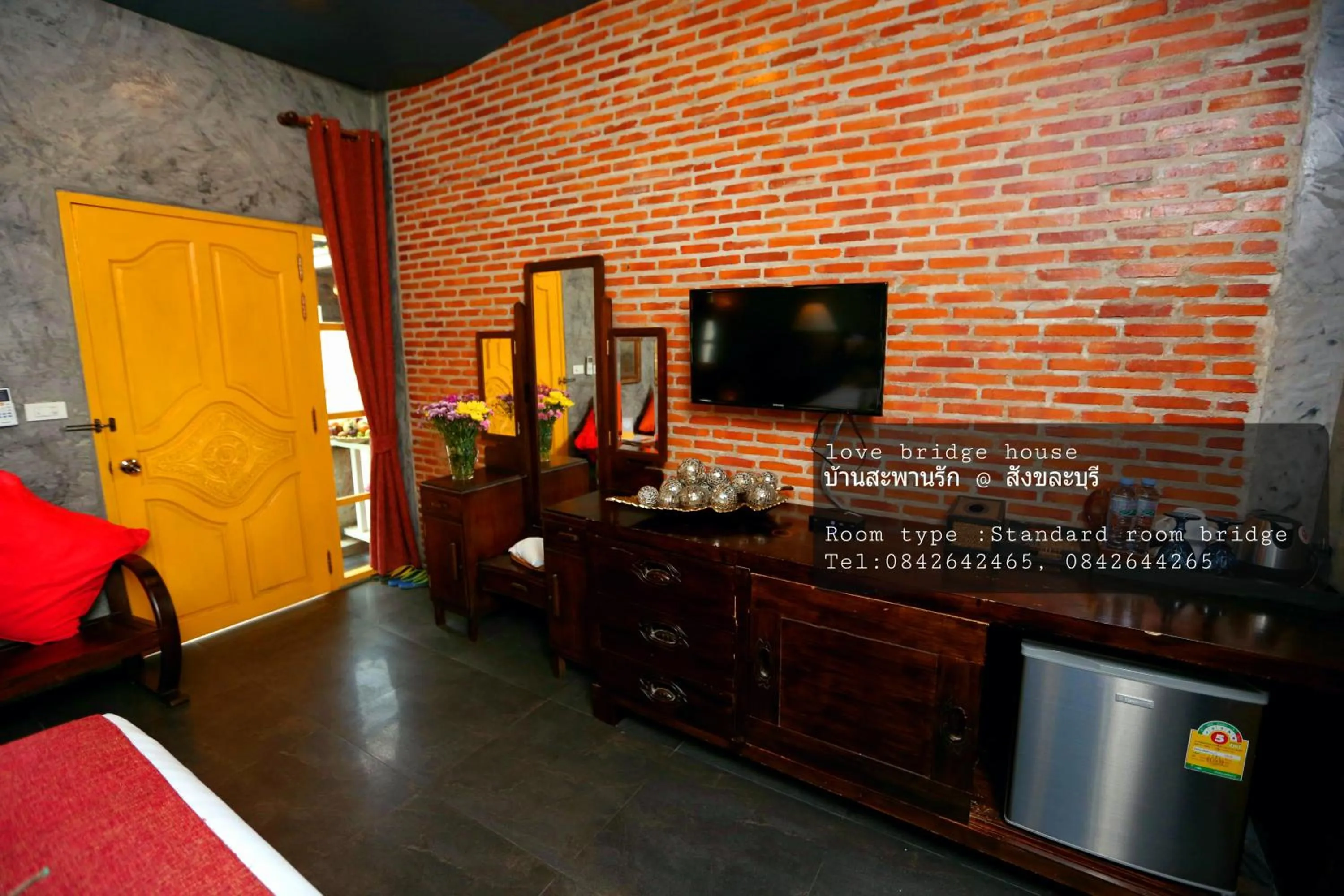 Love Bridge House บ้านสะพานรัก