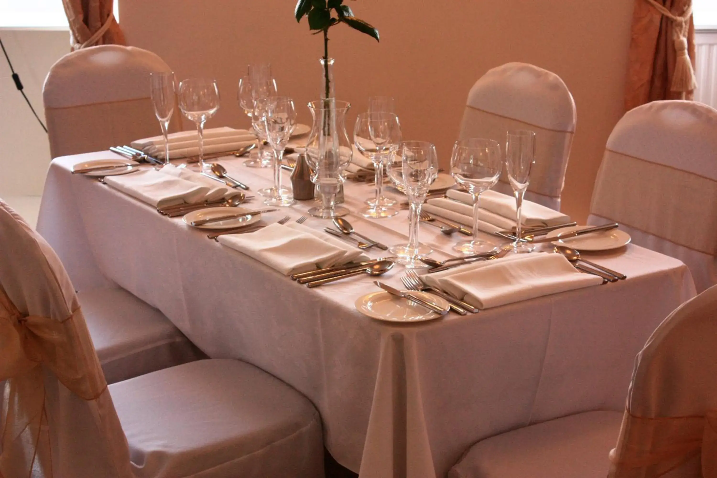 Banquet/Function facilities, Restaurant/Places to Eat in Annandale Arms Hotel