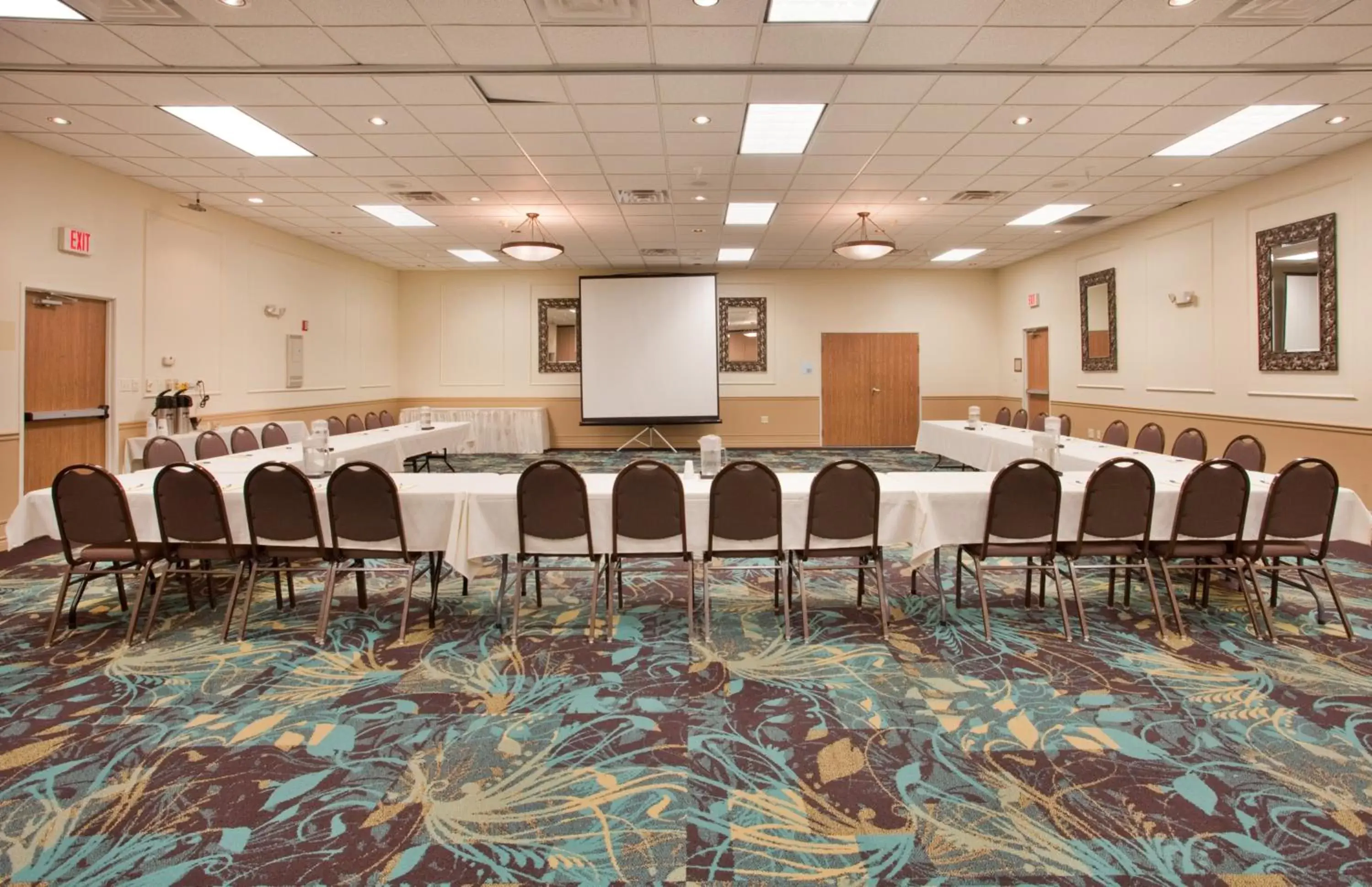 Meeting/conference room in Holiday Inn Express Hotel & Suites Beatrice