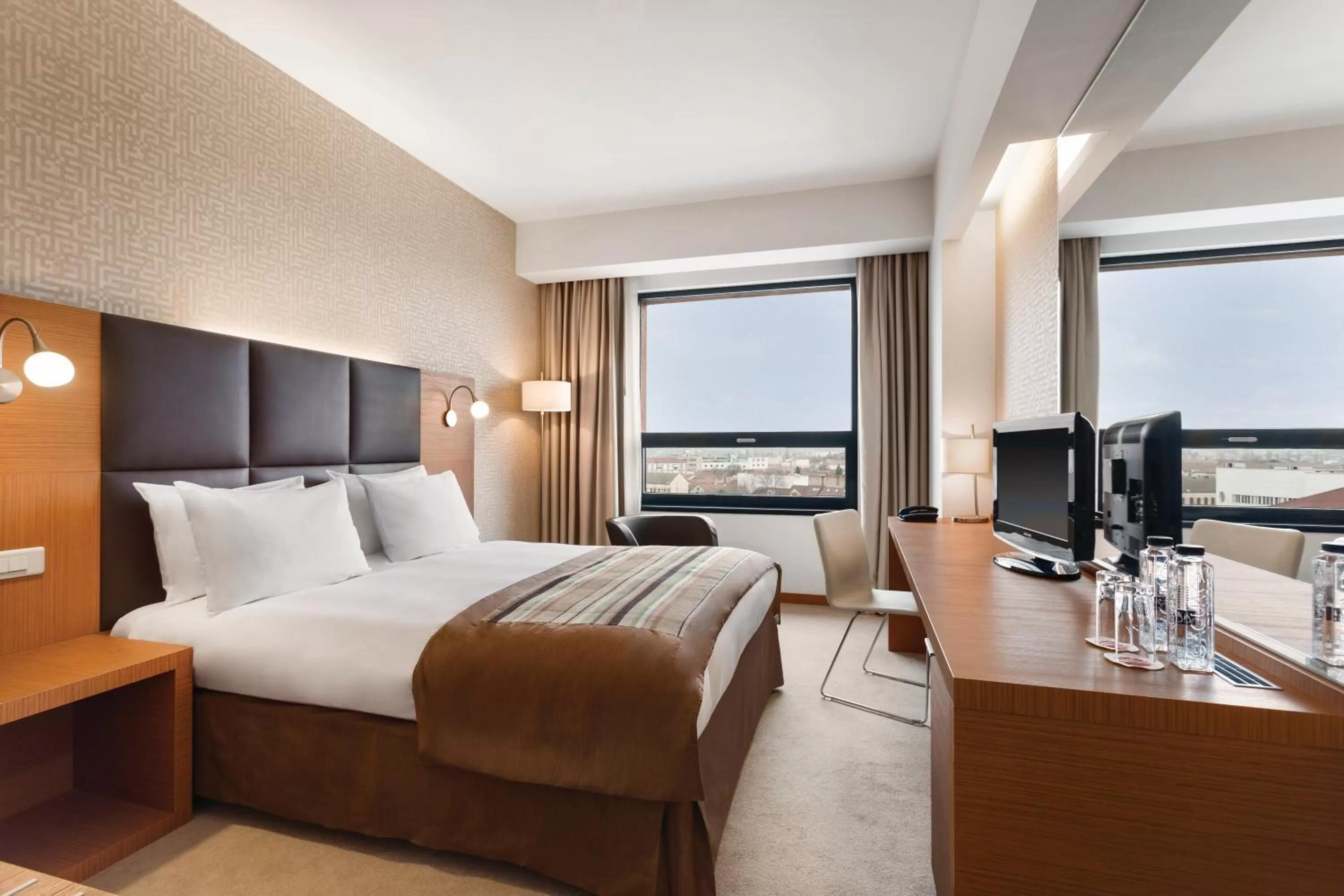 TV and multimedia, Bed in Ramada by Wyndham Oradea