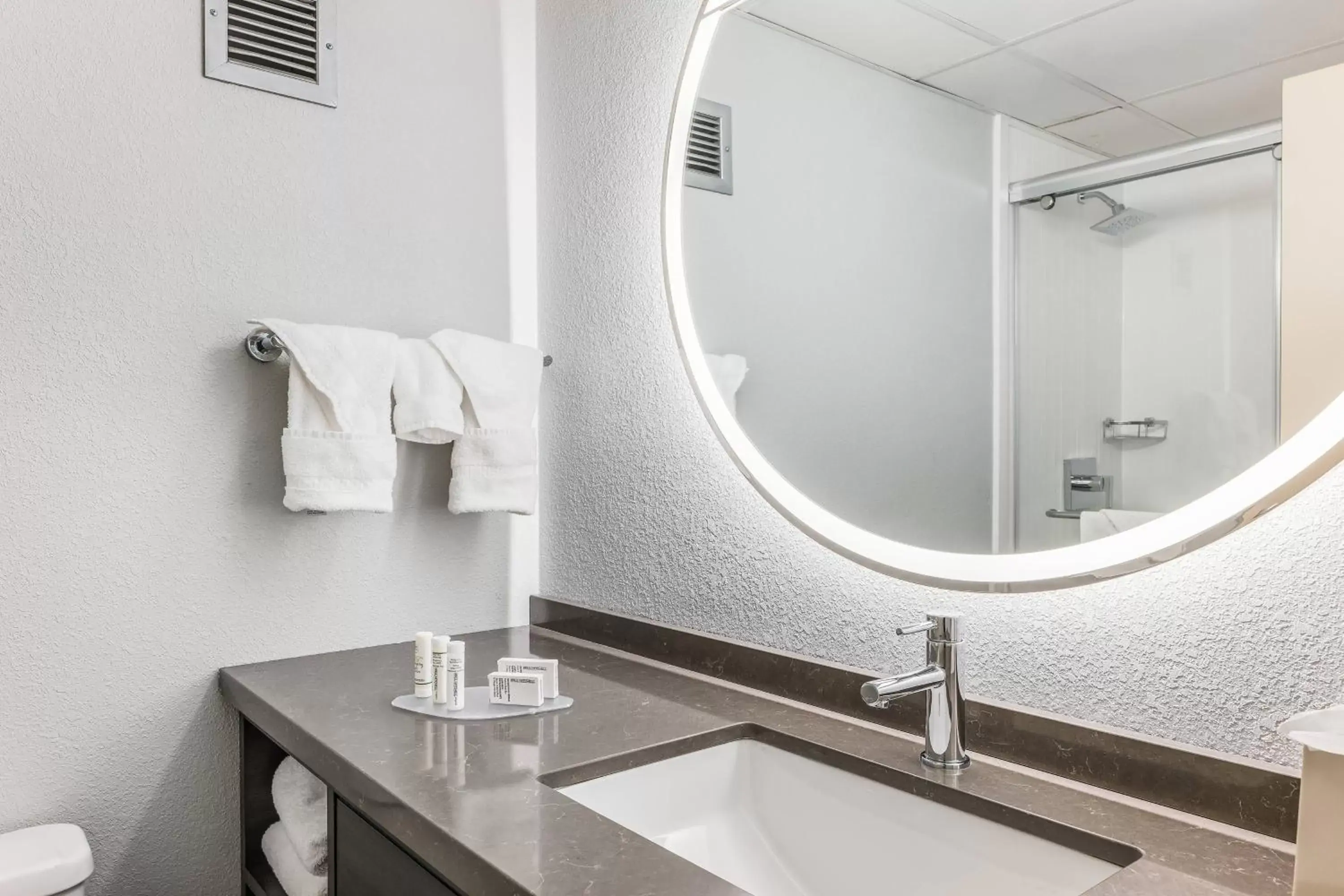 Bathroom in Courtyard Rockaway-Mount Arlington