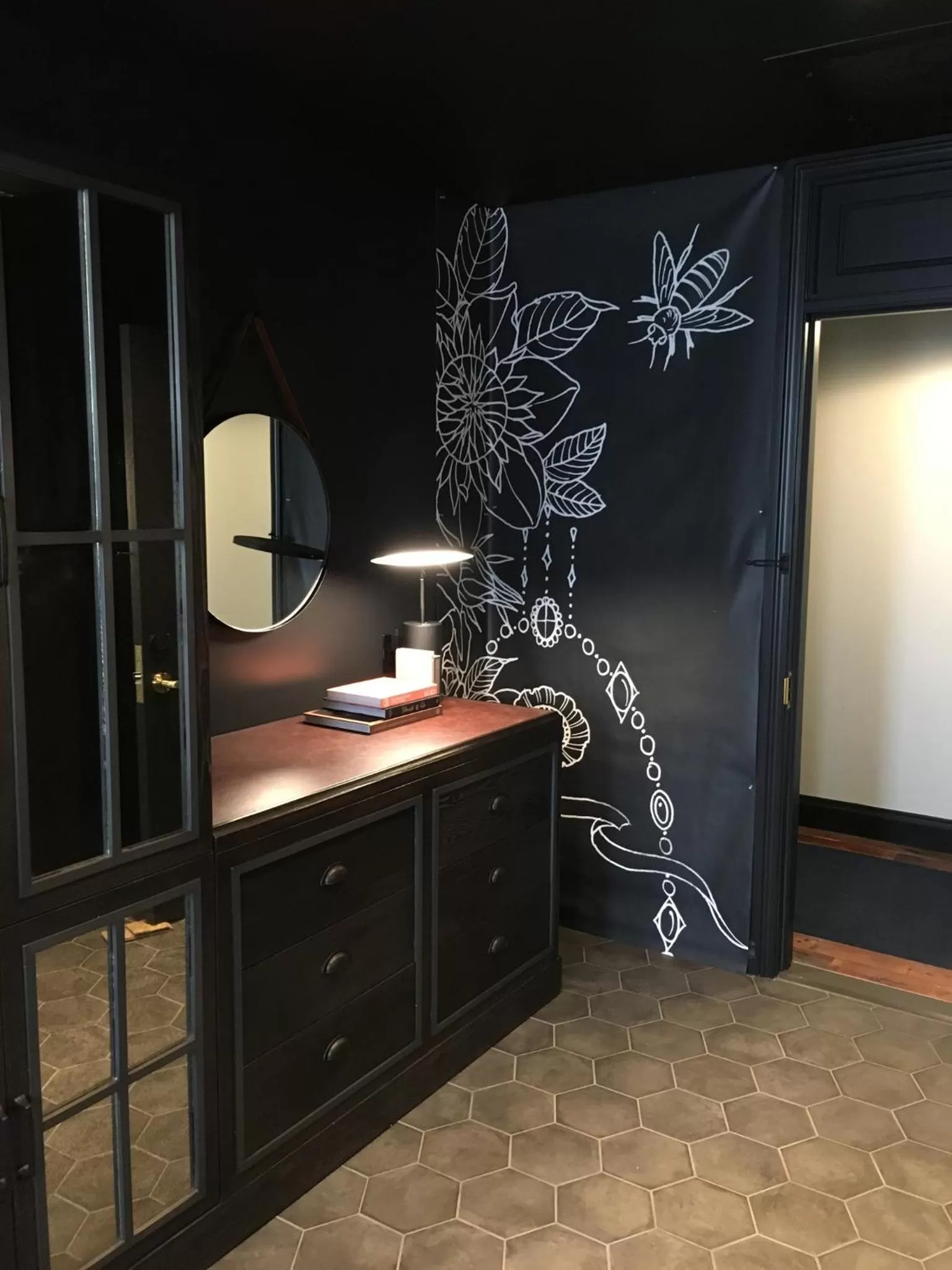 Decorative detail in Crossroads Hotel