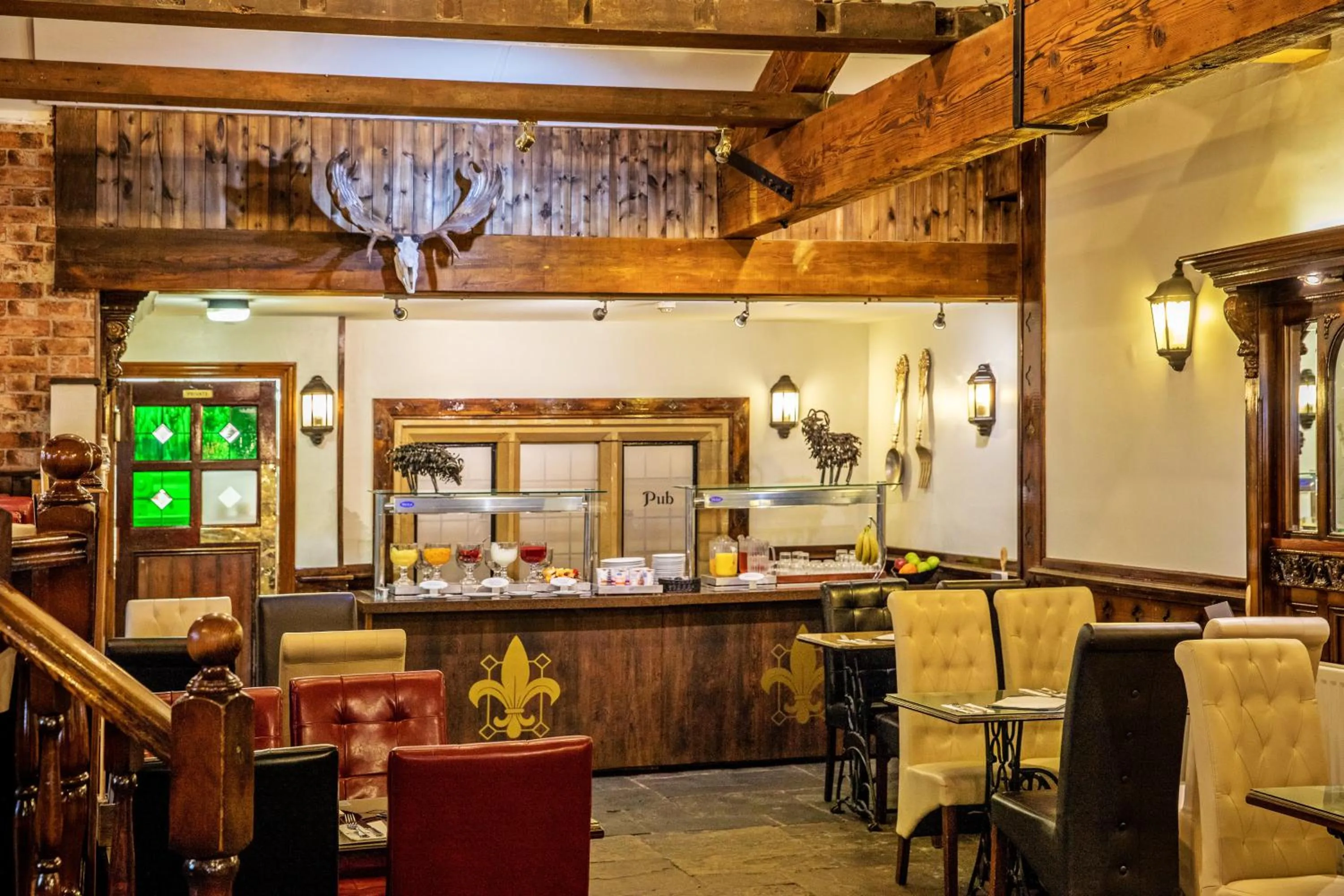 Restaurant/places to eat in Rogerthorpe Manor Hotel