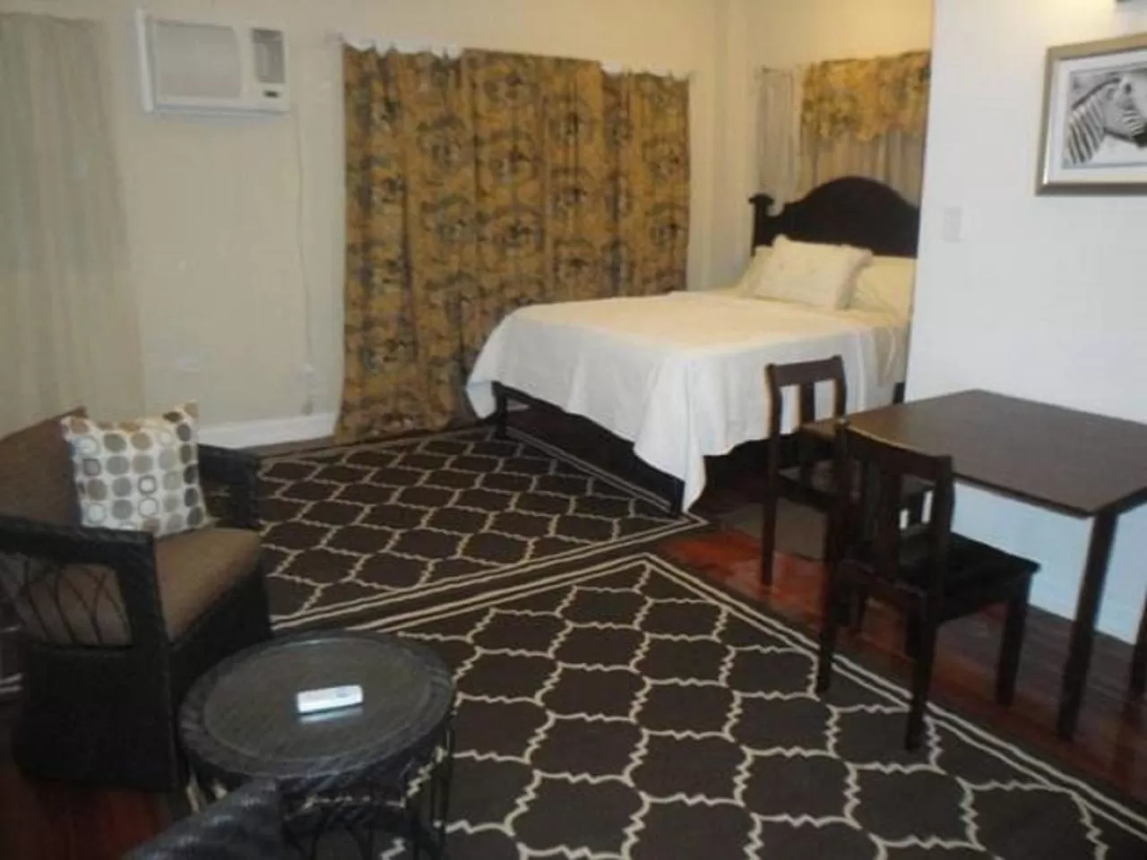 Bed in El Dorado Inn